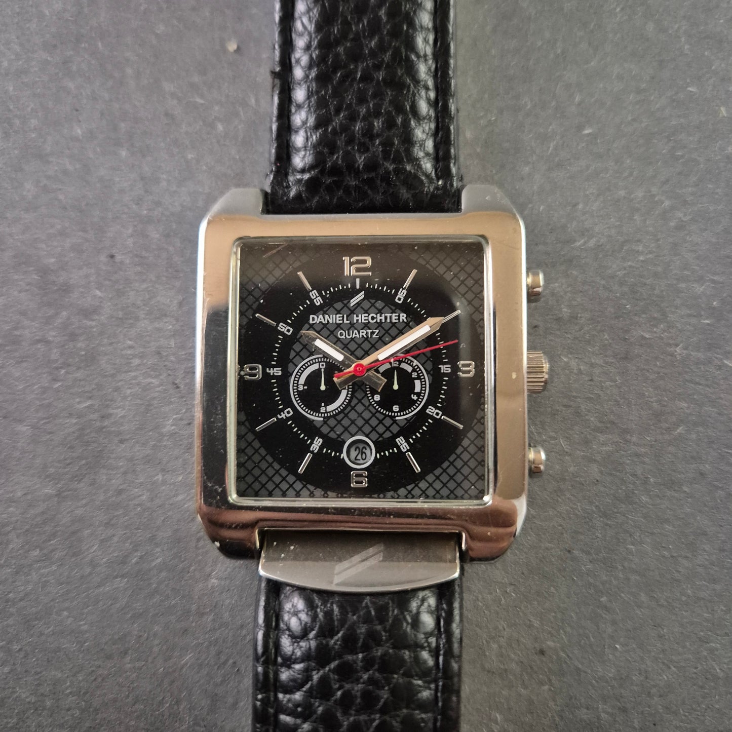 Daniel Hechter Chronograph – Stilvolle Herrenarmbanduhr mit eckigem Gehäuse