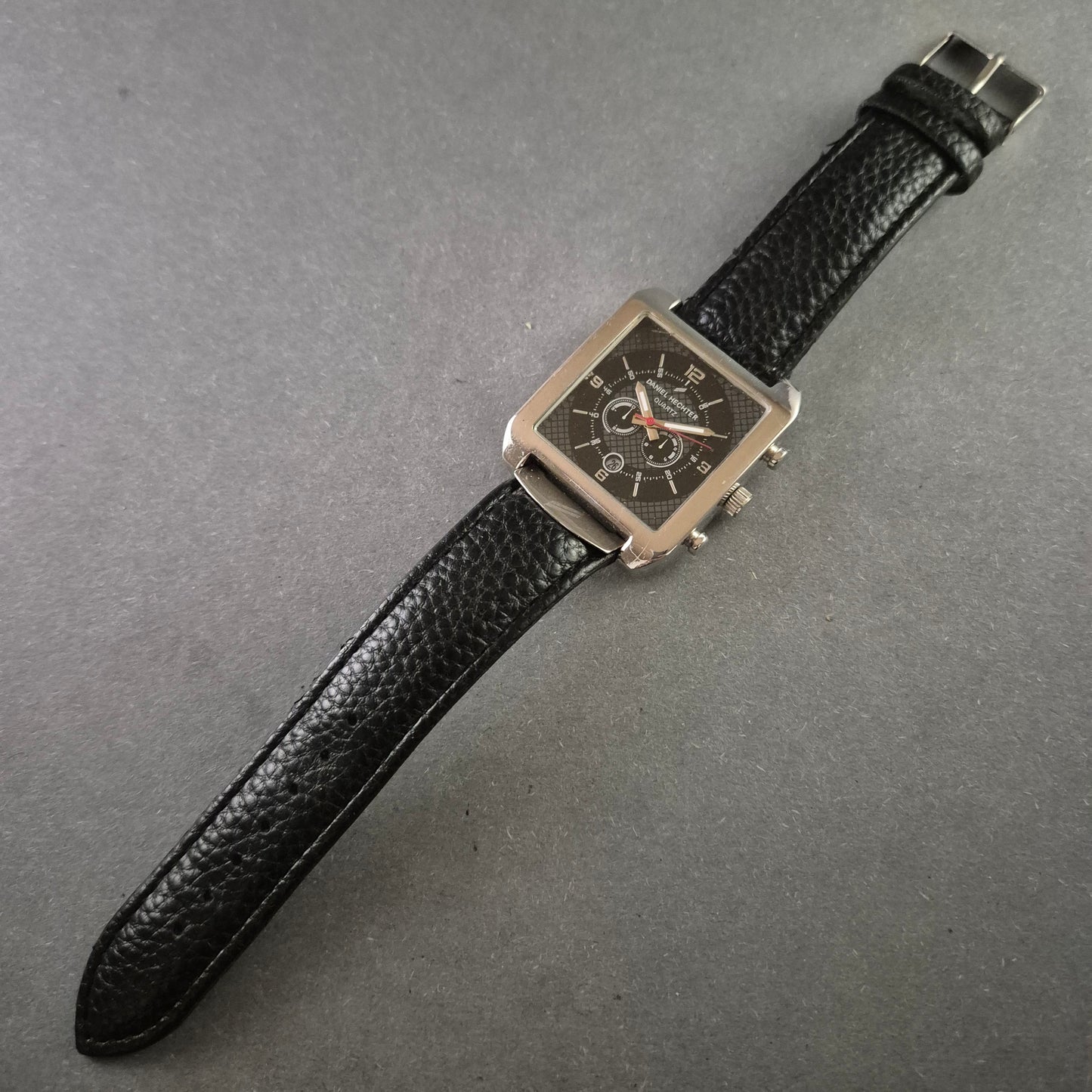 Daniel Hechter Chronograph – Stilvolle Herrenarmbanduhr mit eckigem Gehäuse
