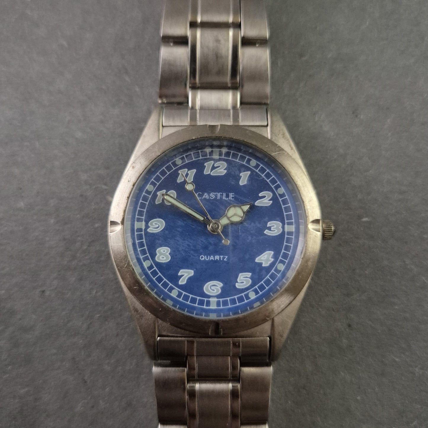Castle Herrenarmbanduhr – Sportliches Design mit blauem Zifferblatt