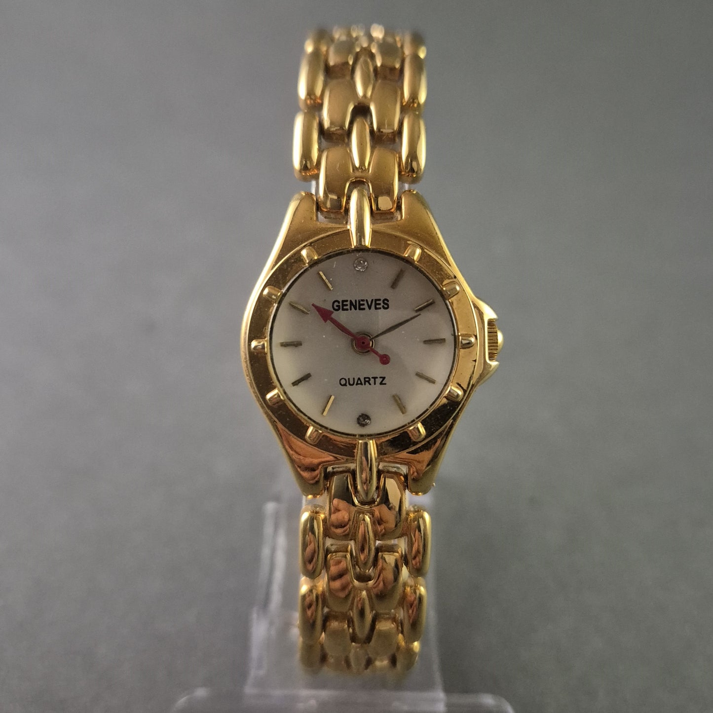 Geneves Damenarmbanduhr – Elegantes, vergoldetes Design