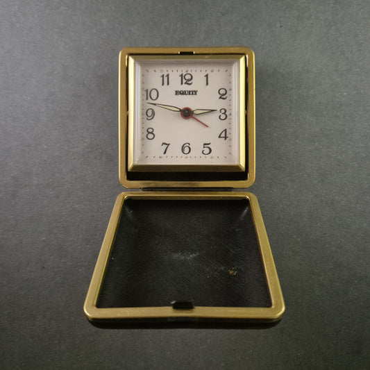 Equity Reisewecker – Klassisches Klappdesign mit Alarmfunktion