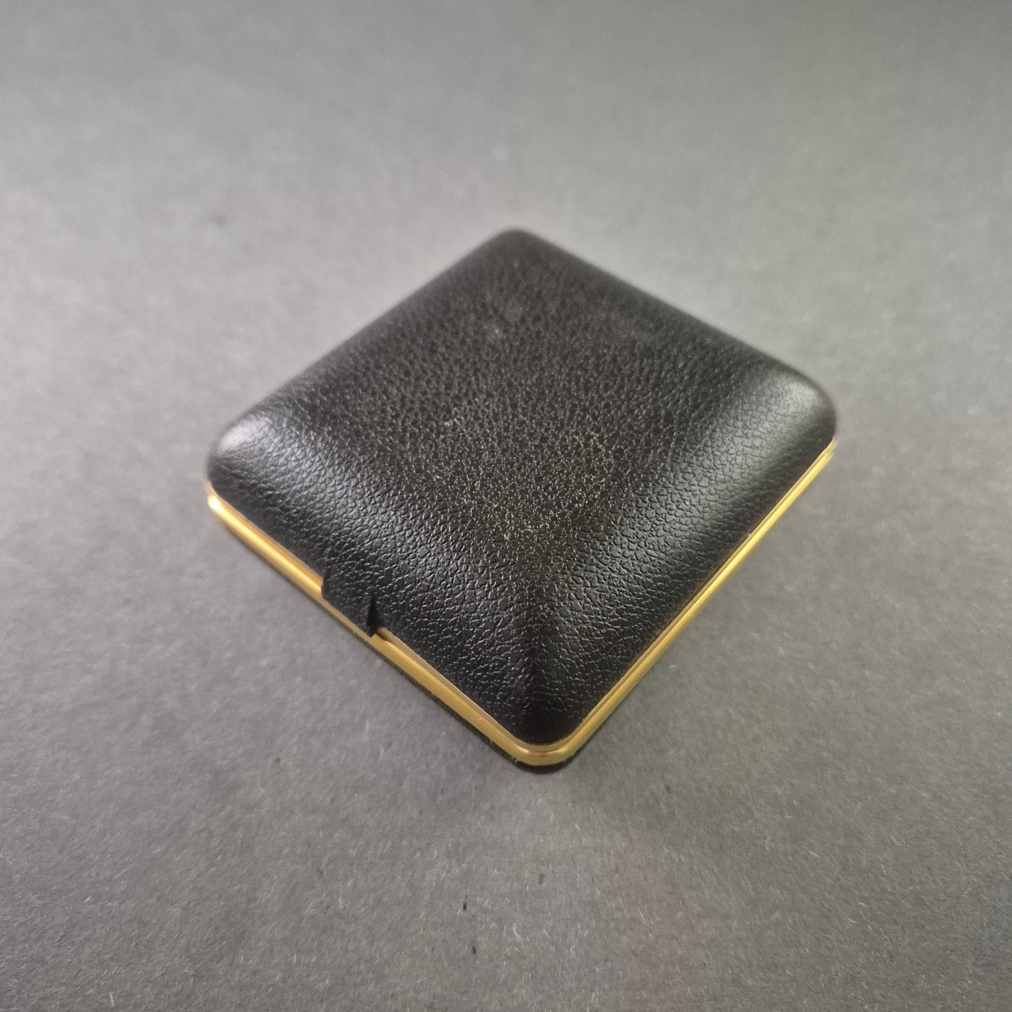 Equity Reisewecker – Klassisches Klappdesign mit Alarmfunktion