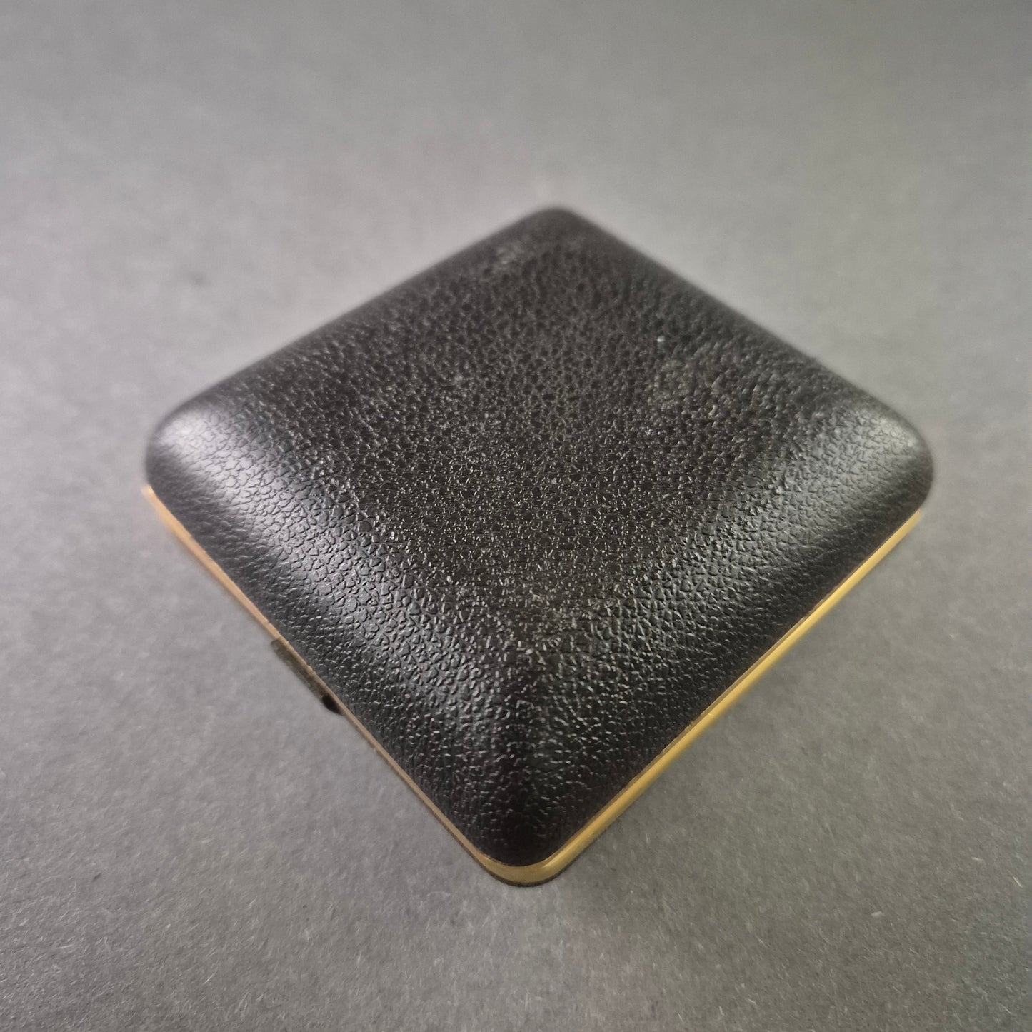 Equity Reisewecker – Klassisches Klappdesign mit Alarmfunktion