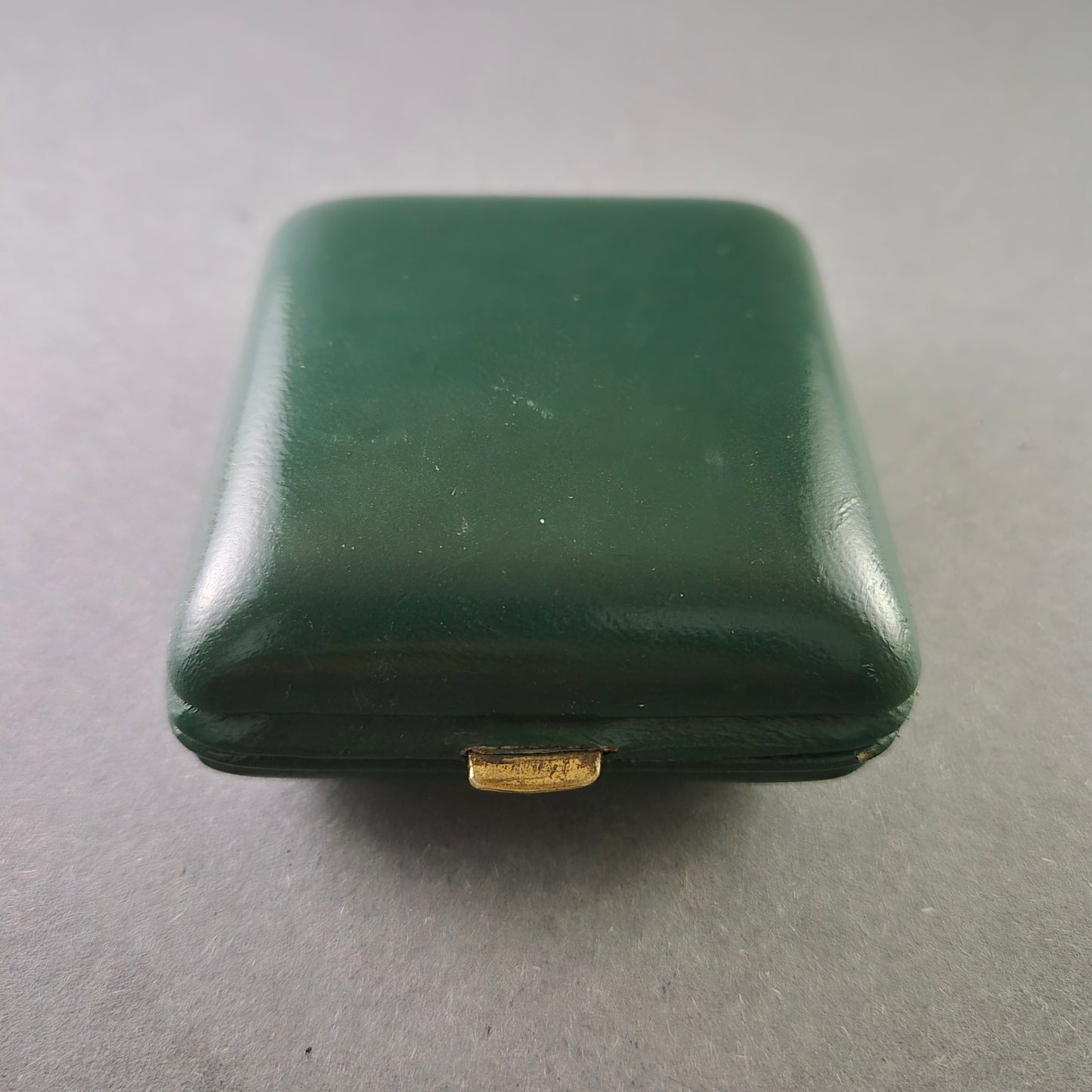 Junghans Silentic Reisewecker – Elegantes Vintage-Design mit Klappmechanismus