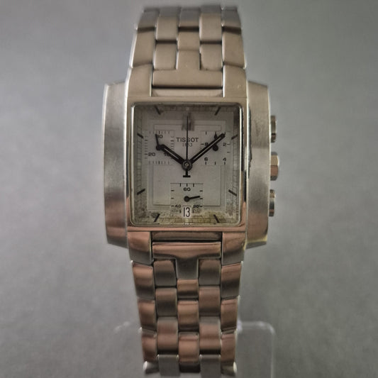 Tissot 1853 Chronograph – Elegante Herrenarmbanduhr mit eckigem Gehäuse