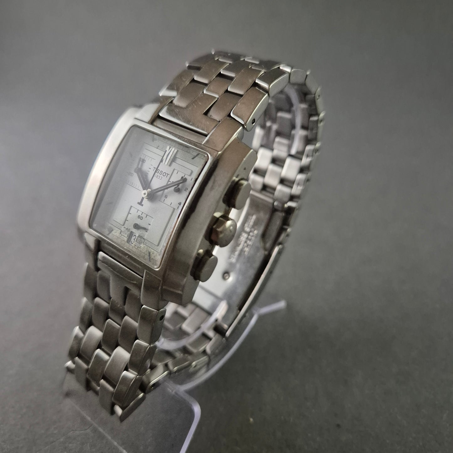 Tissot 1853 Chronograph – Elegante Herrenarmbanduhr mit eckigem Gehäuse