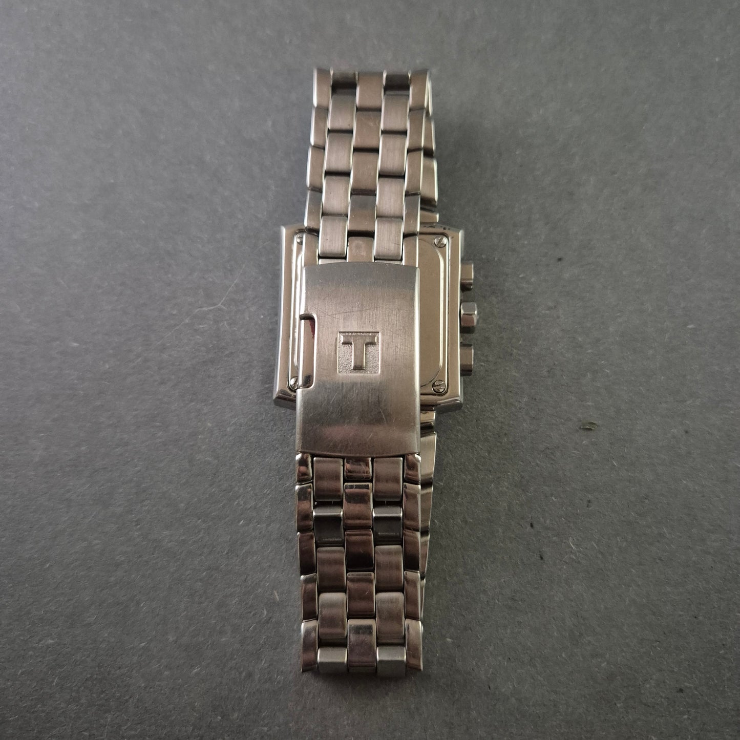 Tissot 1853 Chronograph – Elegante Herrenarmbanduhr mit eckigem Gehäuse