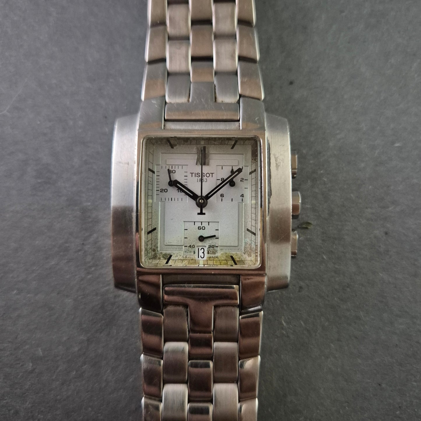 Tissot 1853 Chronograph – Elegante Herrenarmbanduhr mit eckigem Gehäuse