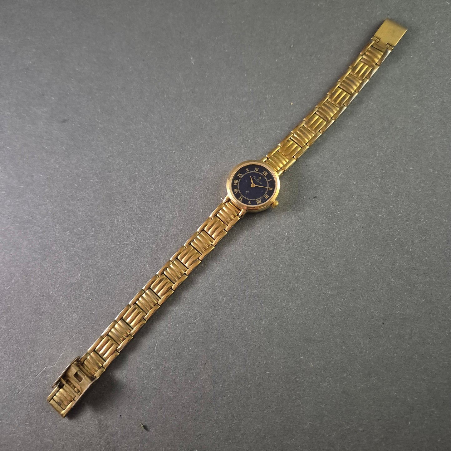 Elegante Damenarmbanduhr von Charle Coutier – Gold-Blaues Design