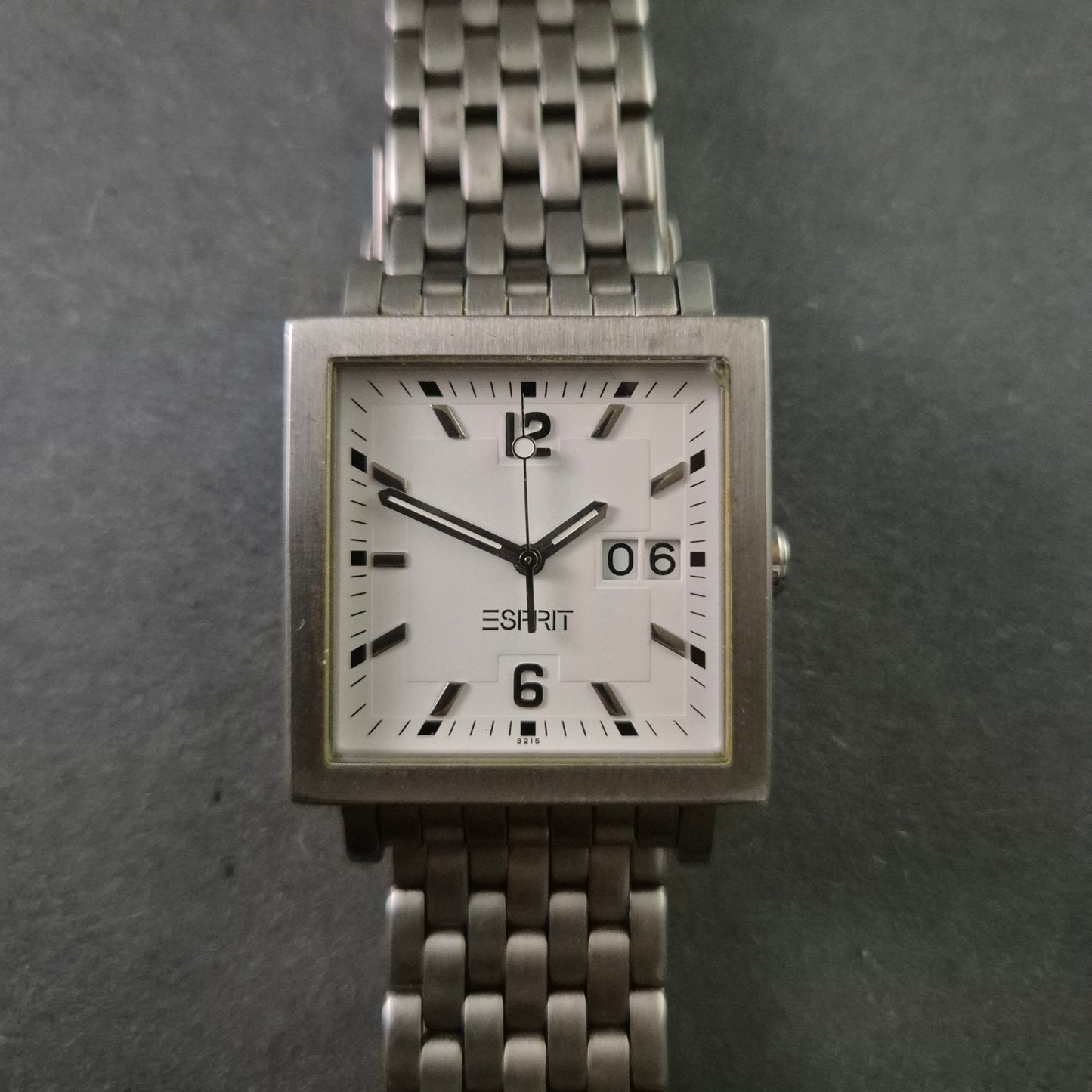 Stilvolle Esprit Herrenarmbanduhr – Rechteckiges Design mit Edelstahlarmband