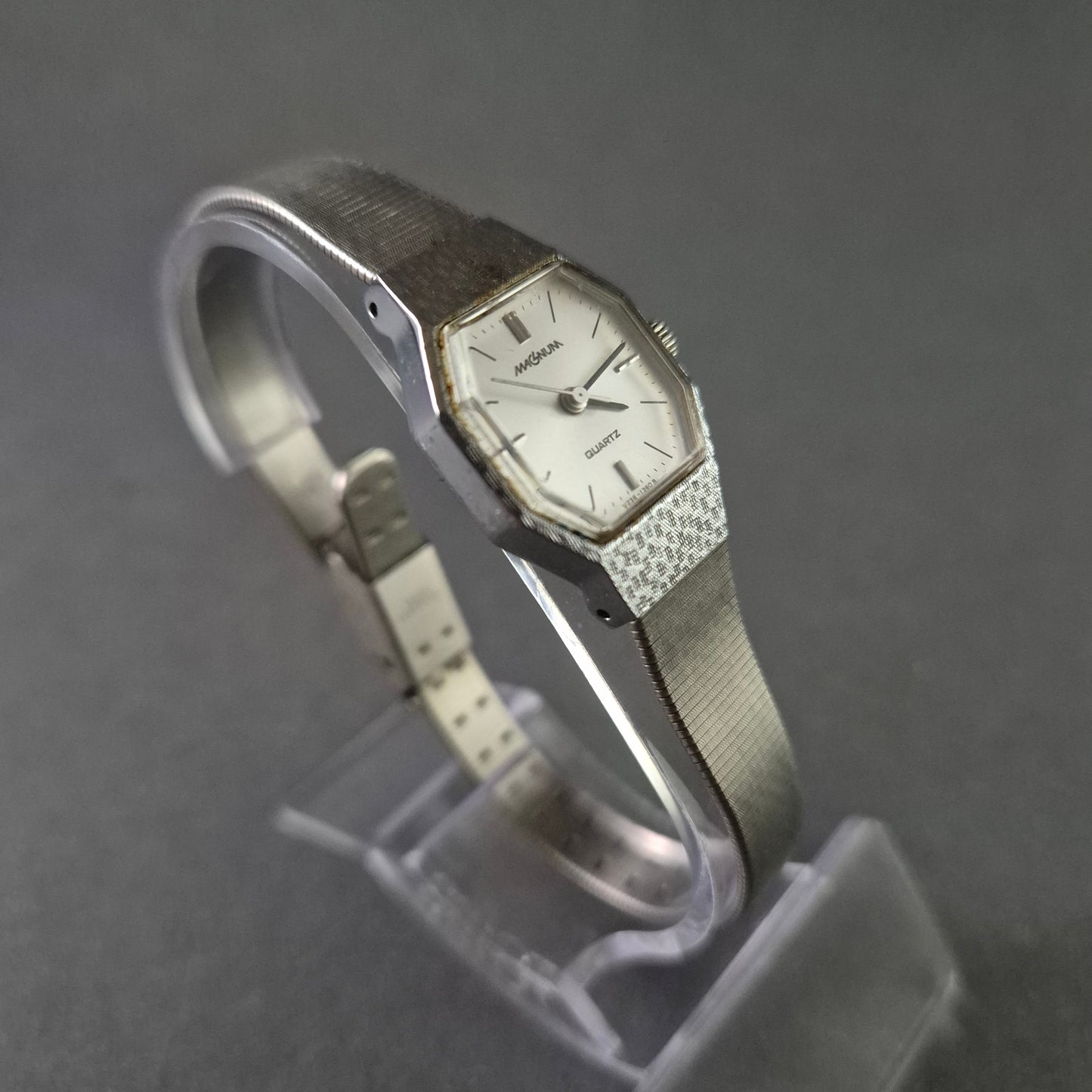 Vintage Magnum Damenarmbanduhr – Elegantes Design mit achteckigem Gehäuse