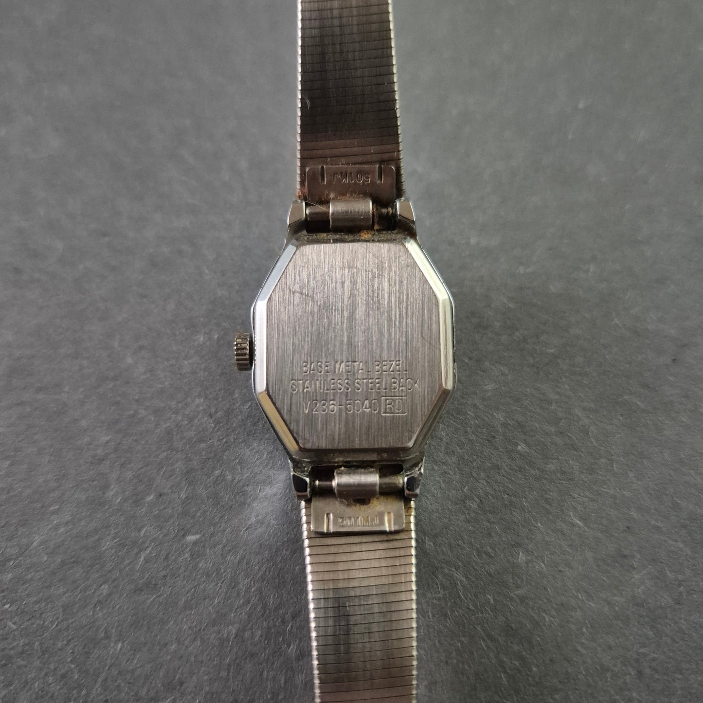 Vintage Magnum Damenarmbanduhr – Elegantes Design mit achteckigem Gehäuse