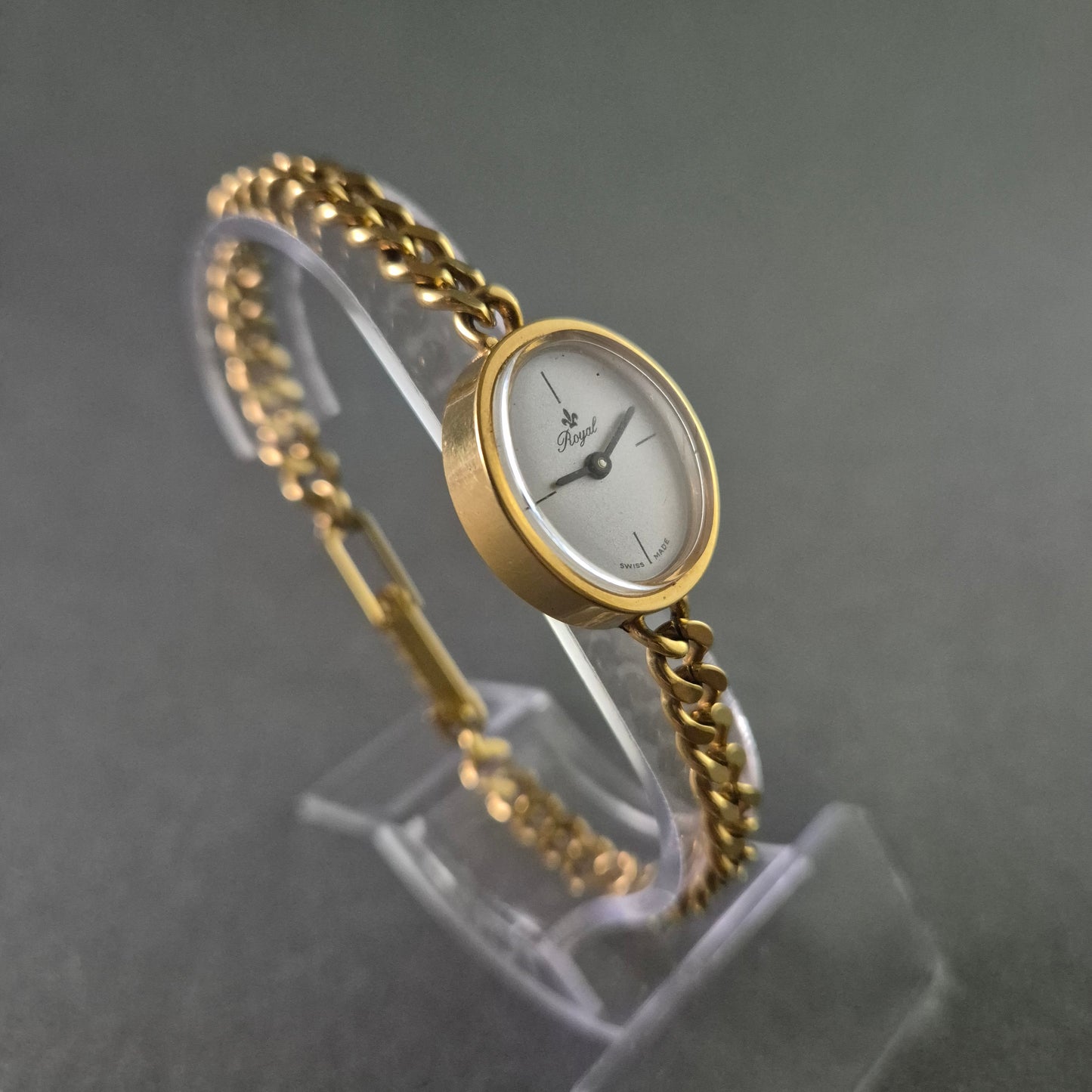 Royal Swiss Damenarmbanduhr – Elegantes Golddesign mit feinem Gliederarmband