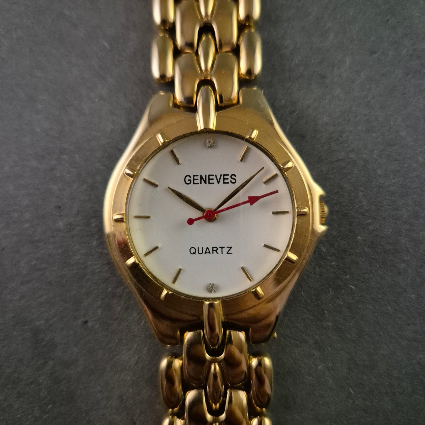 Luxuriöse Geneves Quarzuhr – Elegantes Golddesign für stilvolle Auftritte