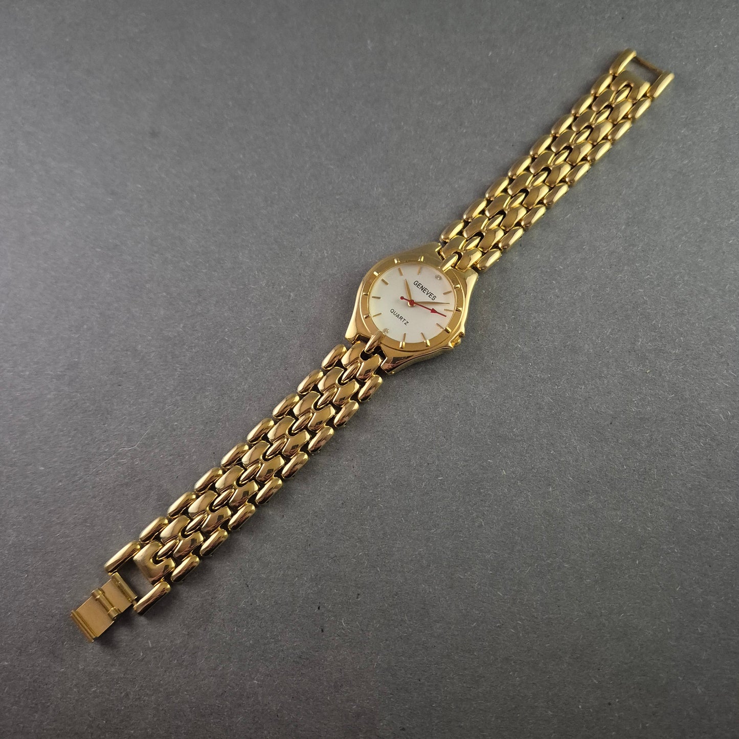 Luxuriöse Geneves Quarzuhr – Elegantes Golddesign für stilvolle Auftritte