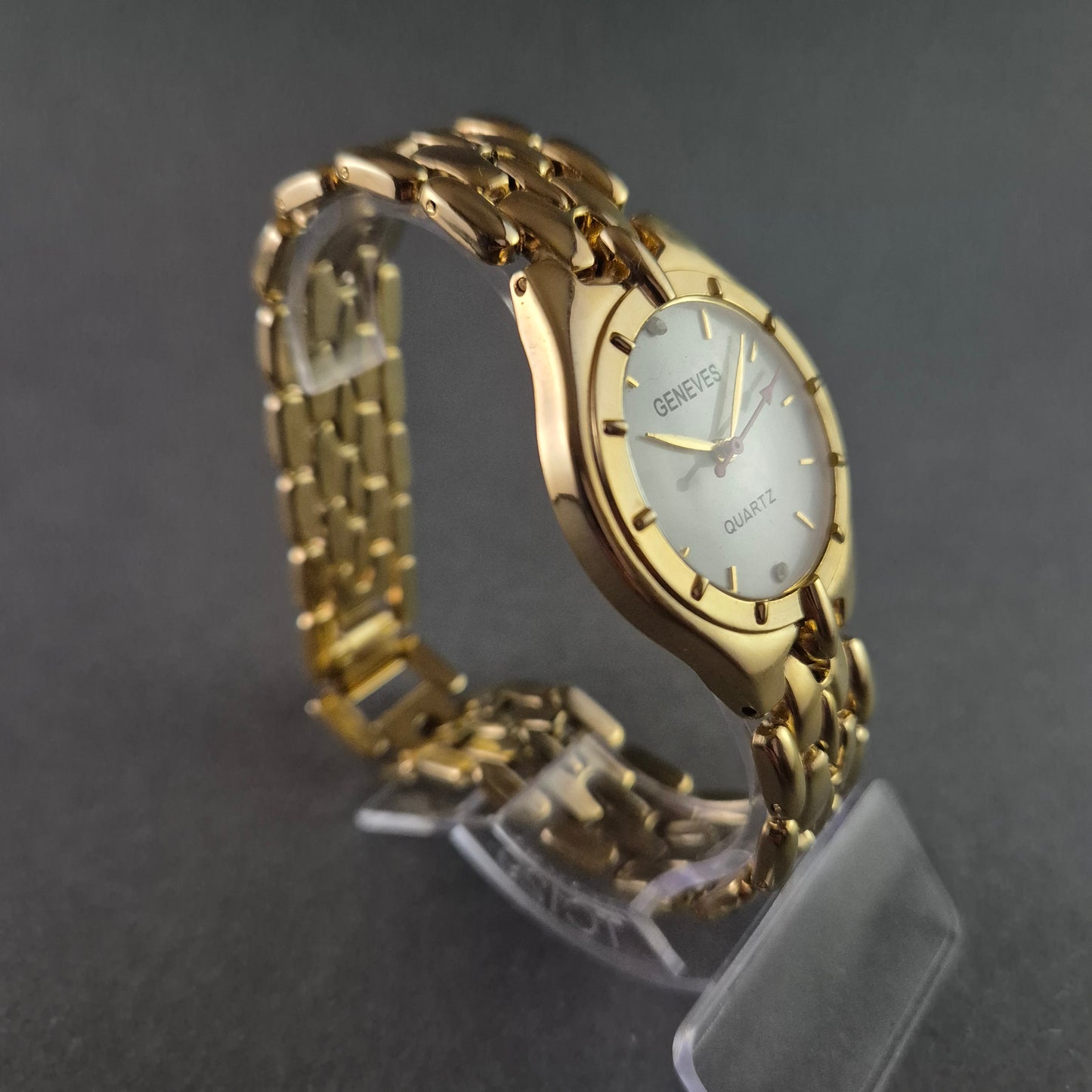 Luxuriöse Geneves Quarzuhr – Elegantes Golddesign für stilvolle Auftritte