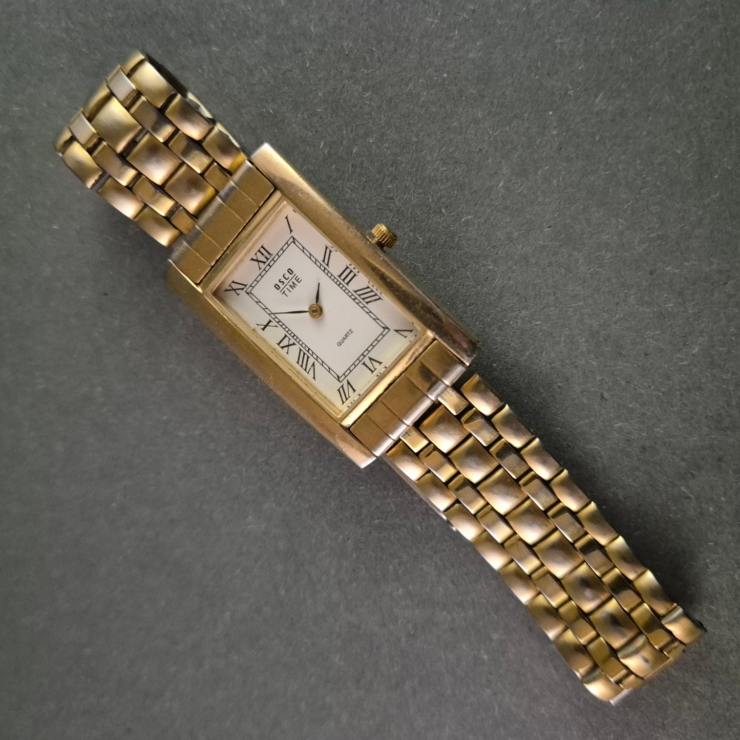 Elegante OSCO TIME Damenarmbanduhr – Klassisches Design mit römischen Ziffern