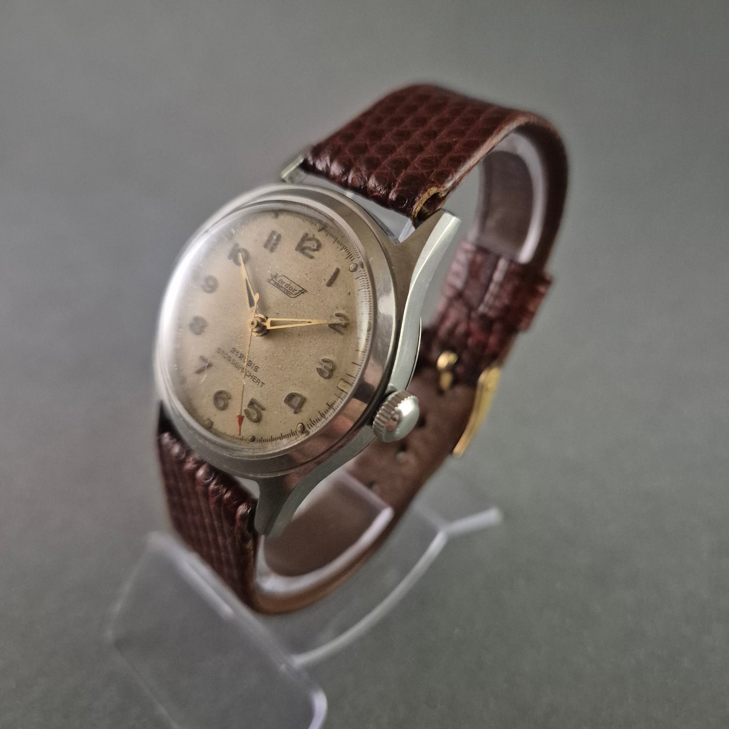 Vintage Kordoff Armbanduhr – Mechanisches Uhrwerk mit zeitlosem Design
