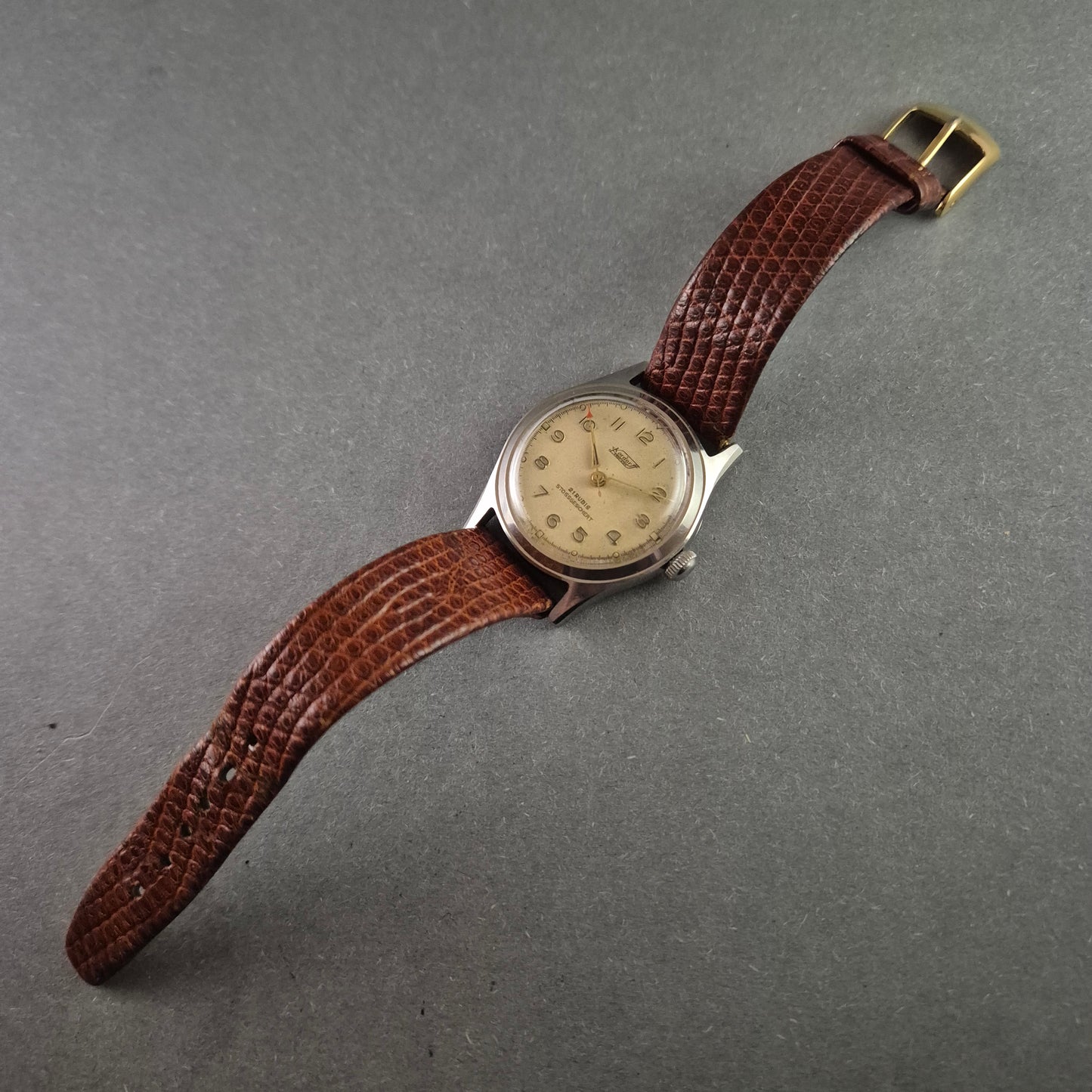 Vintage Kordoff Armbanduhr – Mechanisches Uhrwerk mit zeitlosem Design