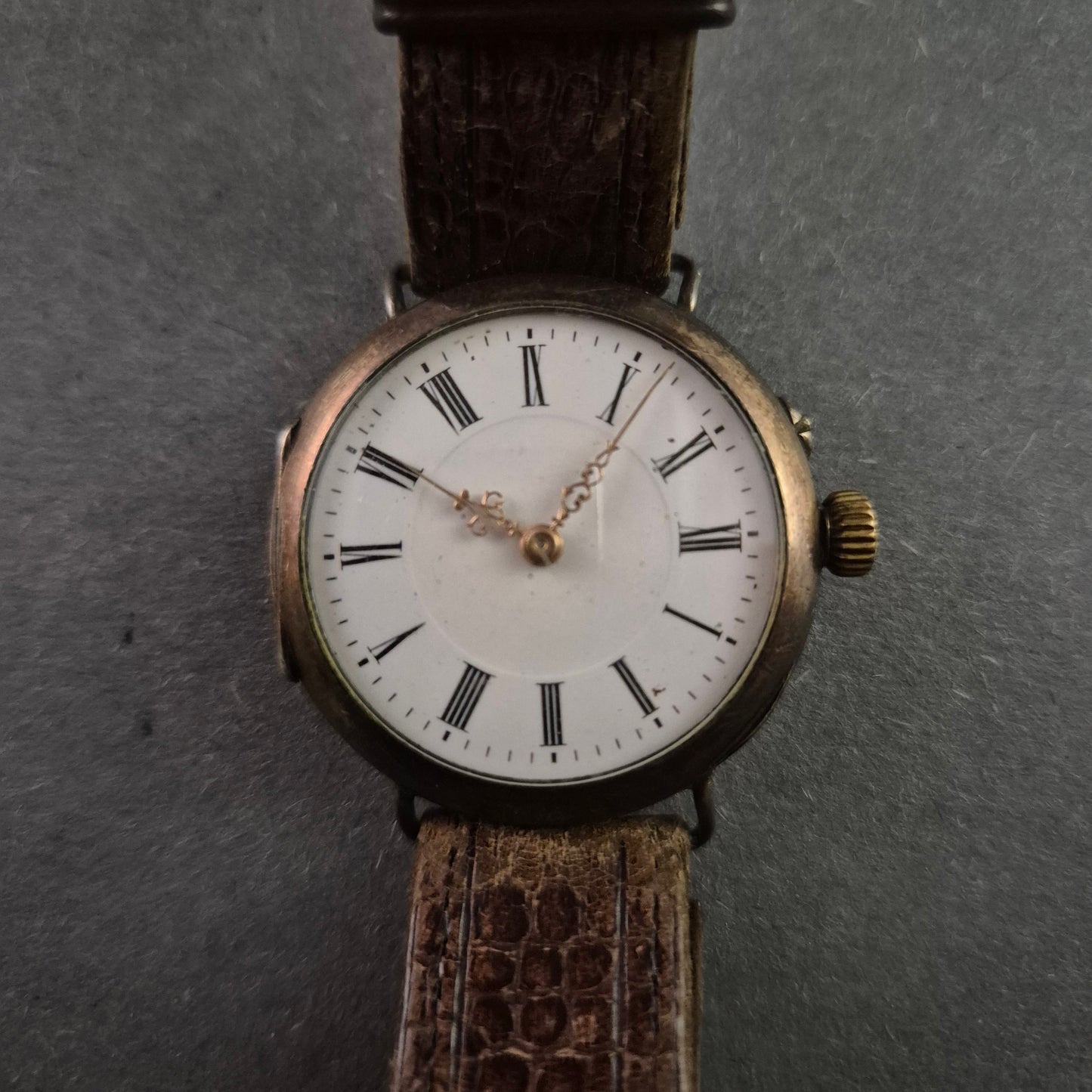 Antike Herrenarmbanduhr – Klassisches Design mit römischen Ziffern