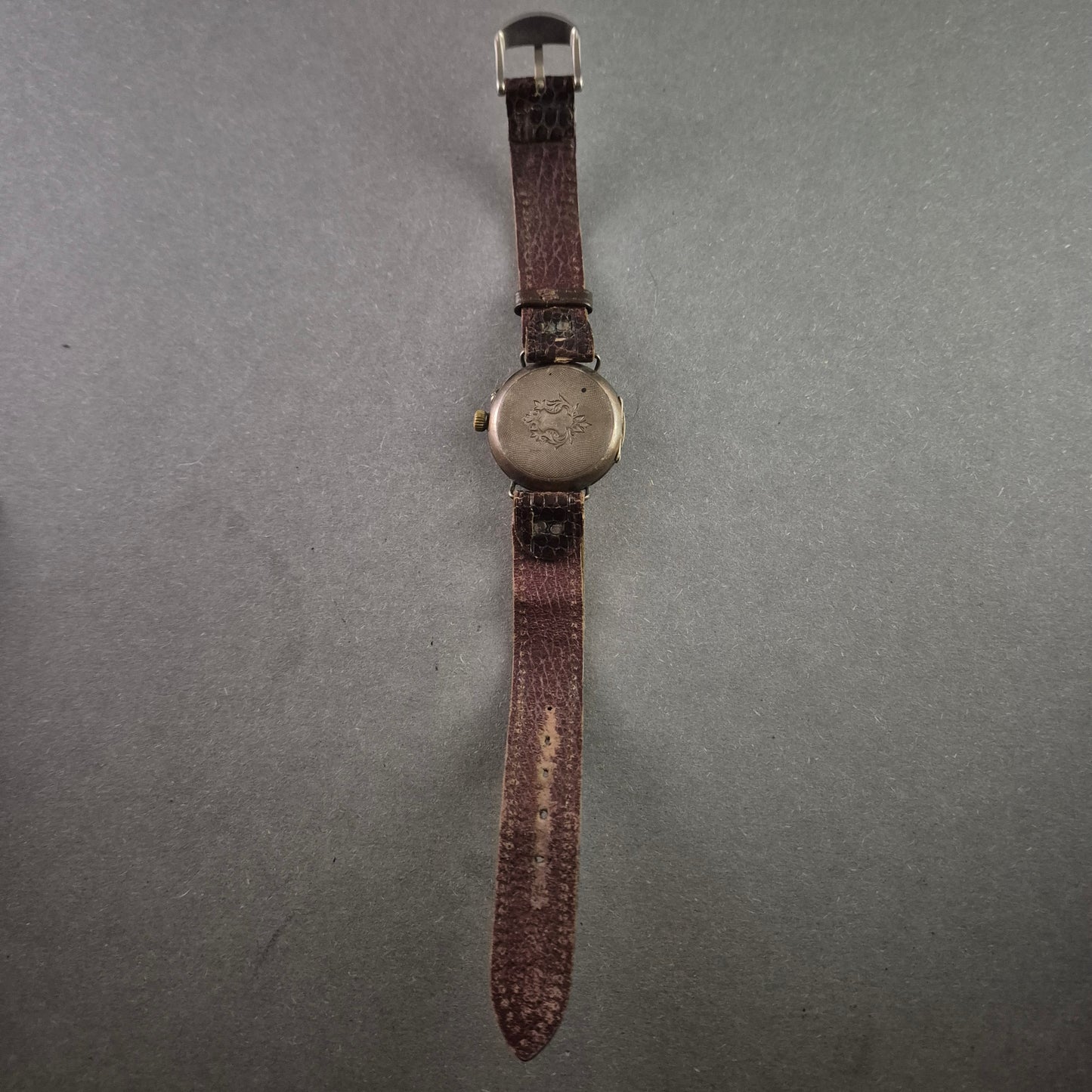 Antike Herrenarmbanduhr – Klassisches Design mit römischen Ziffern