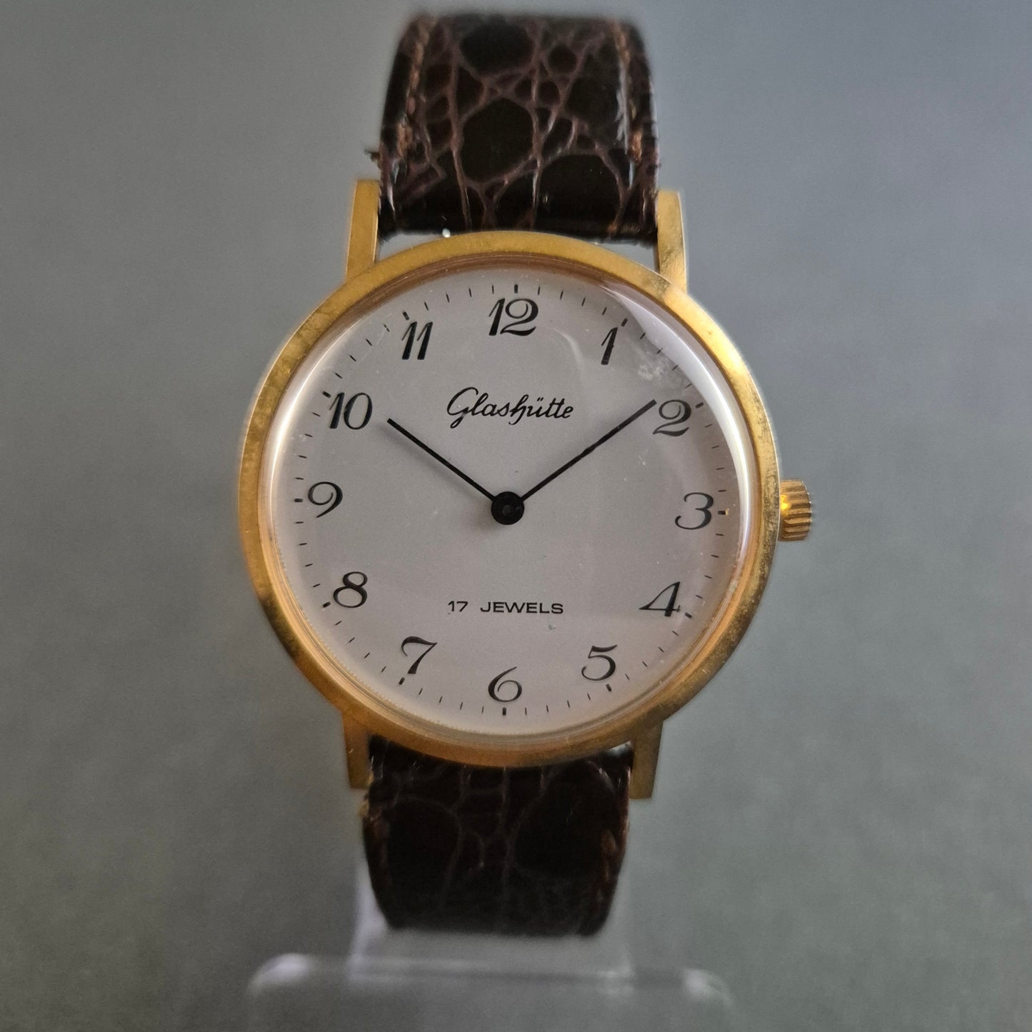 Elegante Glashütte Herrenarmbanduhr – Klassisches Design mit 17 Rubinen