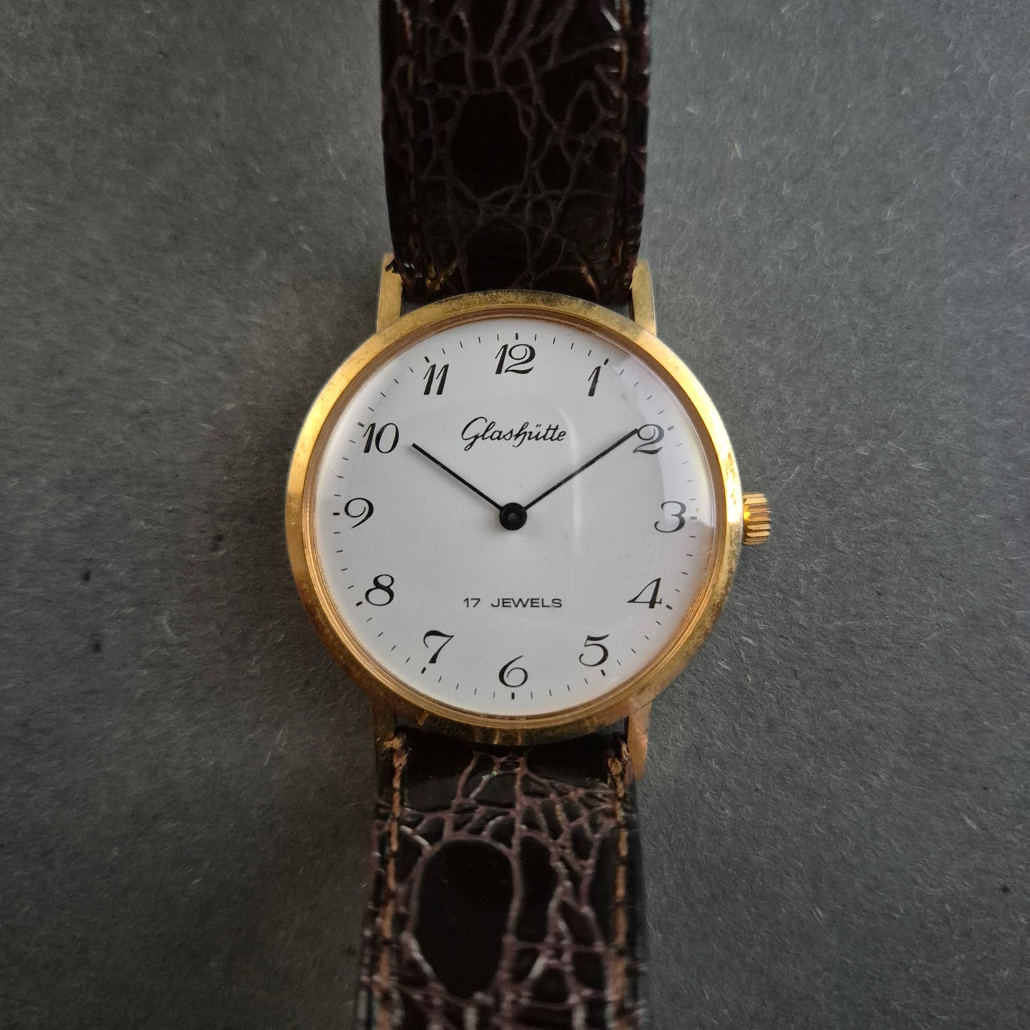 Elegante Glashütte Herrenarmbanduhr – Klassisches Design mit 17 Rubinen