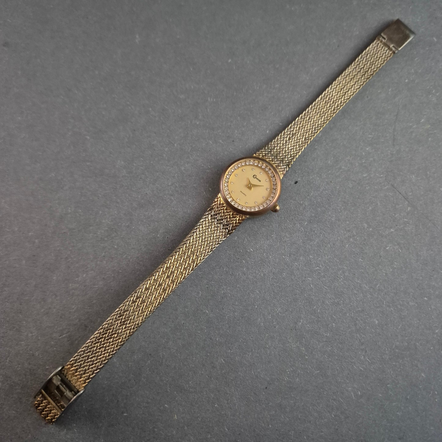 Condor Damenarmbanduhr – Eleganter Vintage-Stil mit Strassbesatz