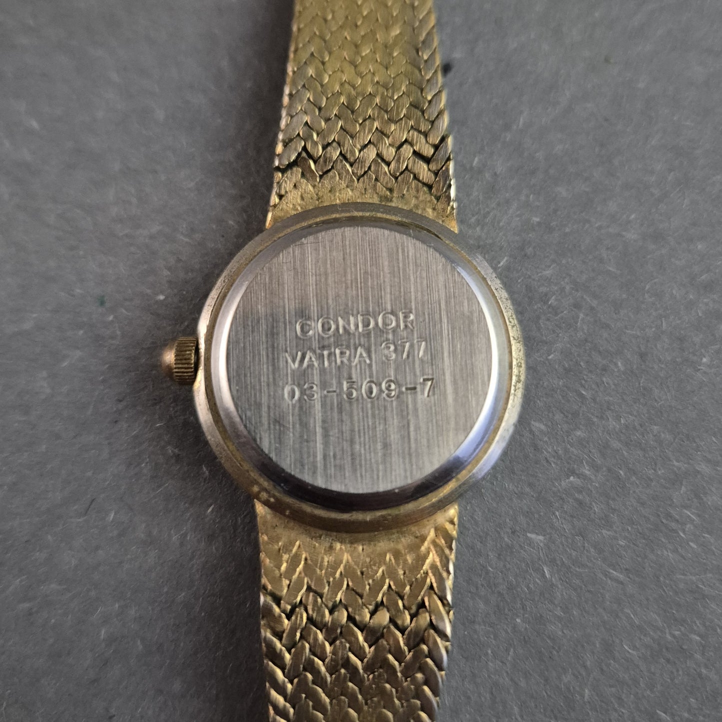 Condor Damenarmbanduhr – Eleganter Vintage-Stil mit Strassbesatz