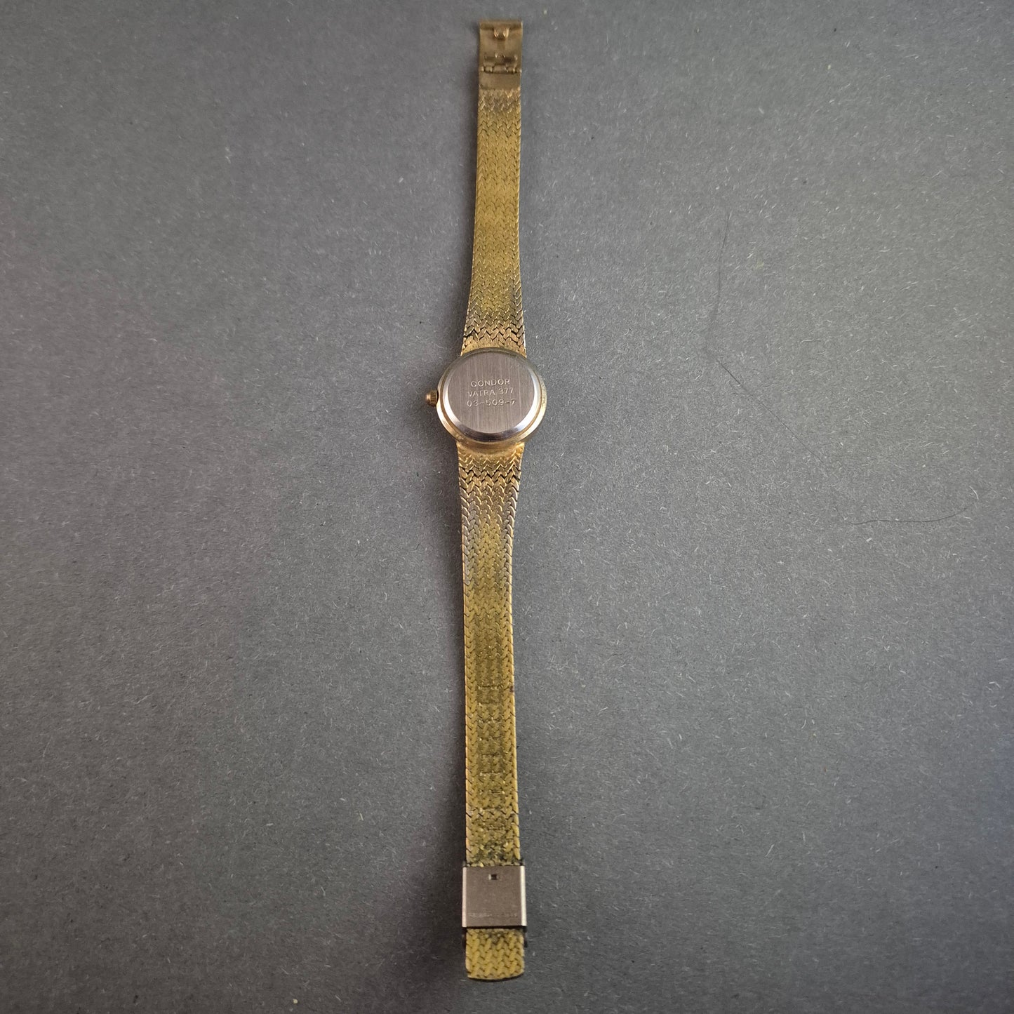 Condor Damenarmbanduhr – Eleganter Vintage-Stil mit Strassbesatz