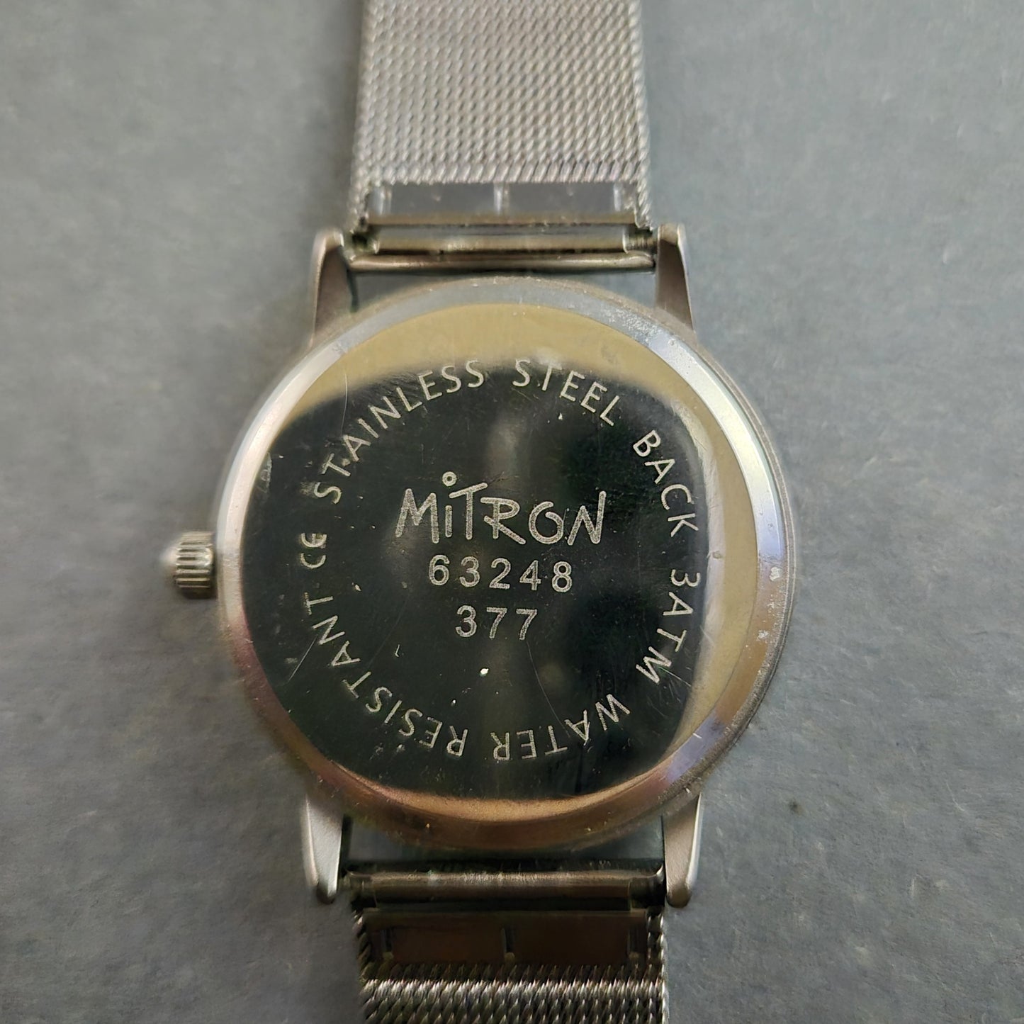 Elegante Mitron Herrenarmbanduhr – Edelstahl-Milanaiseband