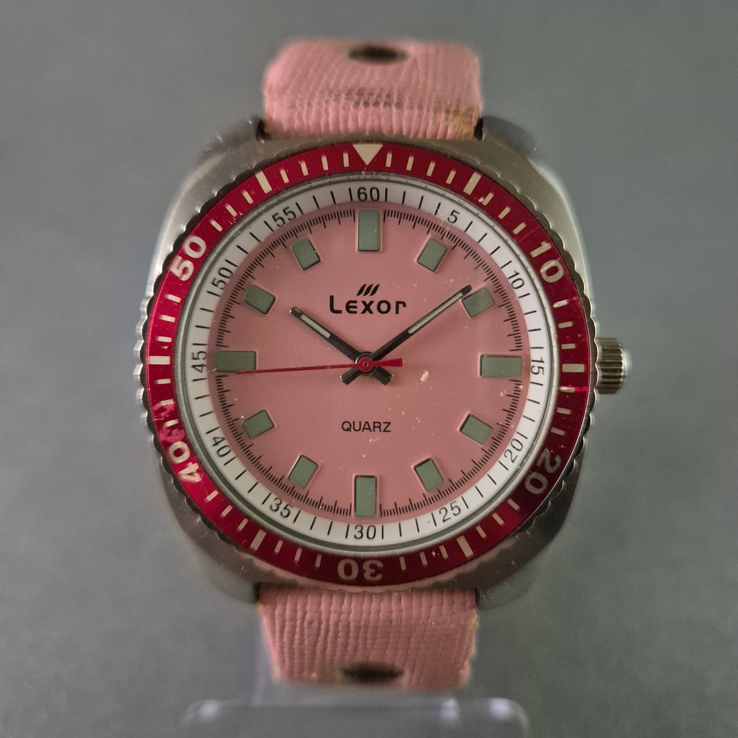 Sportliche Lexor Taucheruhr mit markantem Design – Pink & Rot