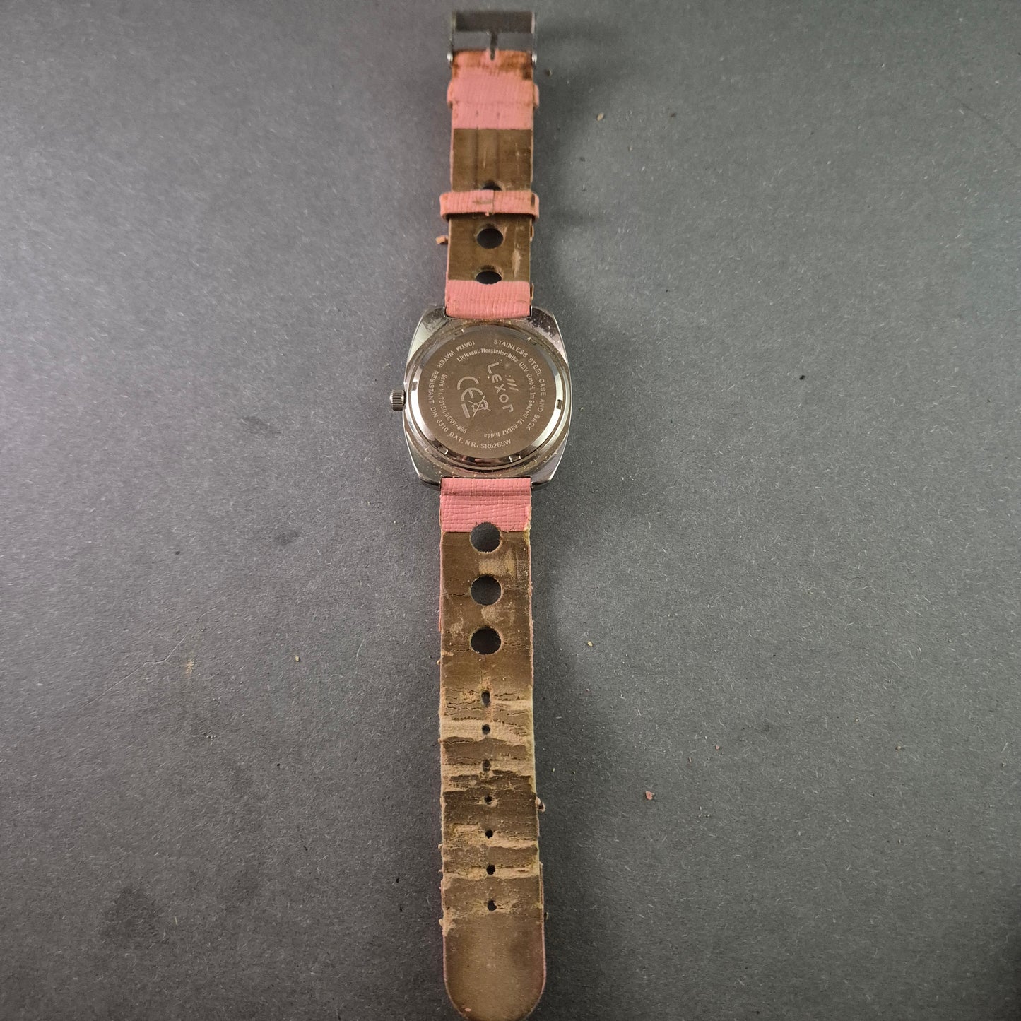 Sportliche Lexor Taucheruhr mit markantem Design – Pink & Rot