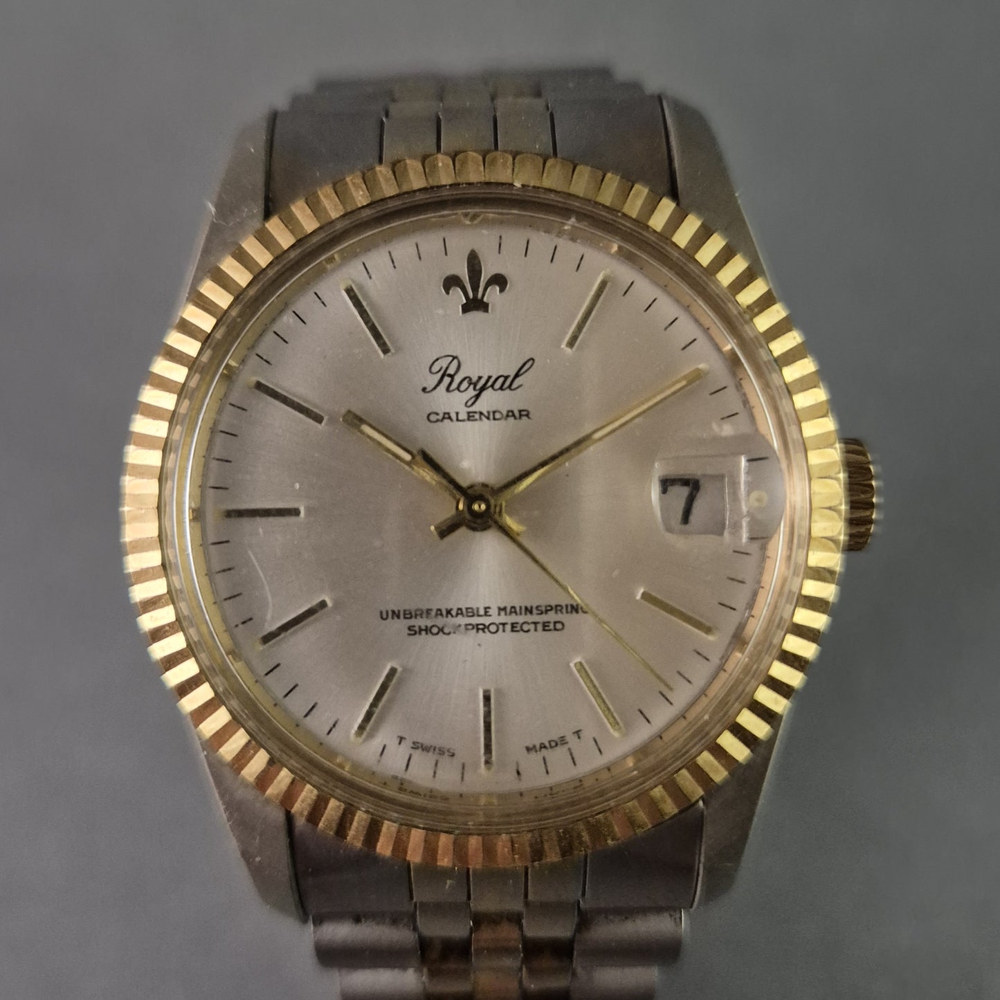 Elegante Royal Calendar Herrenuhr – Klassischer Stil mit Zweifarben-Design