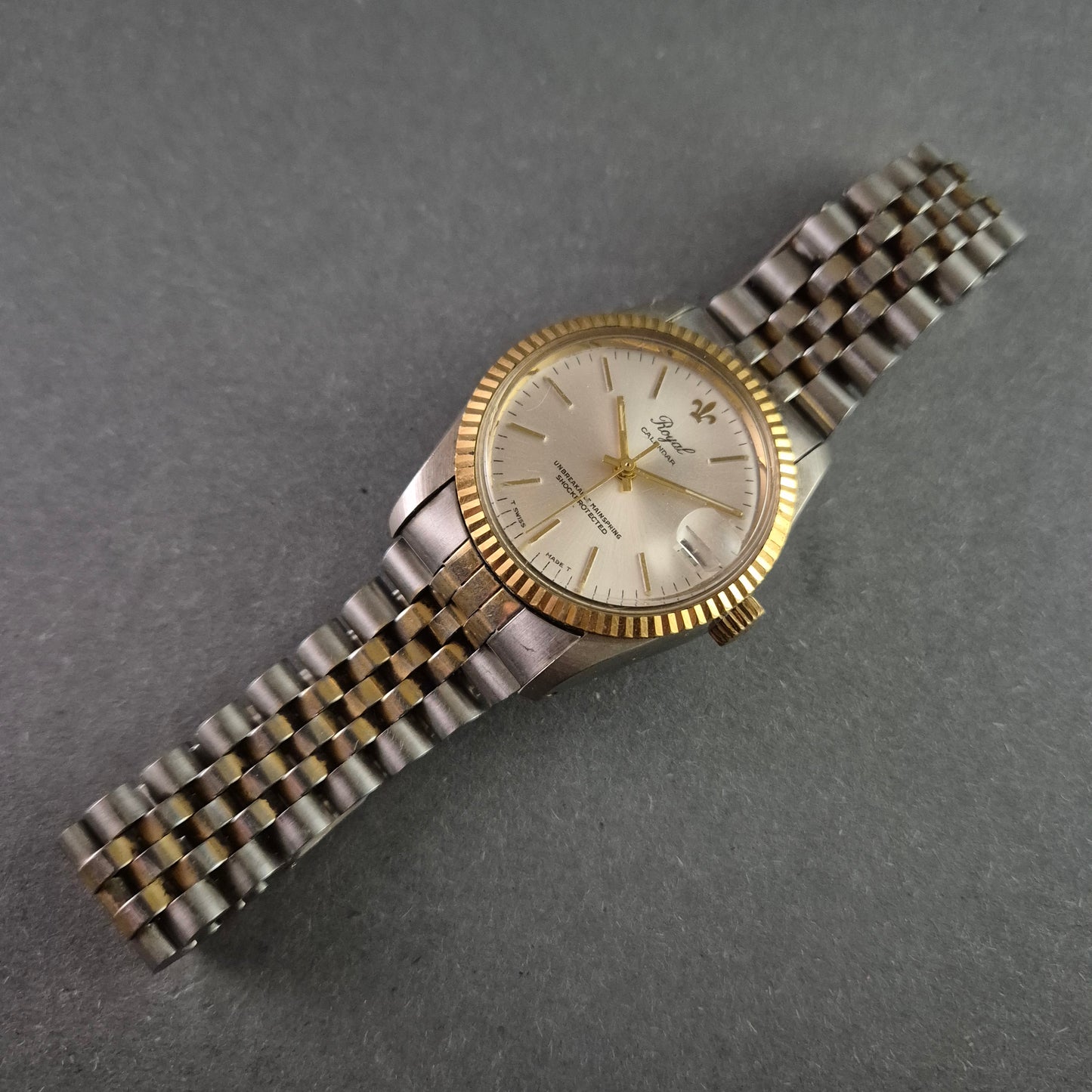 Elegante Royal Calendar Herrenuhr – Klassischer Stil mit Zweifarben-Design