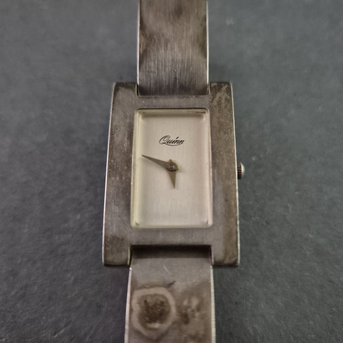 Elegante Quirin Damenarmbanduhr – Zeitloses Design mit Schweizer Uhrwerk