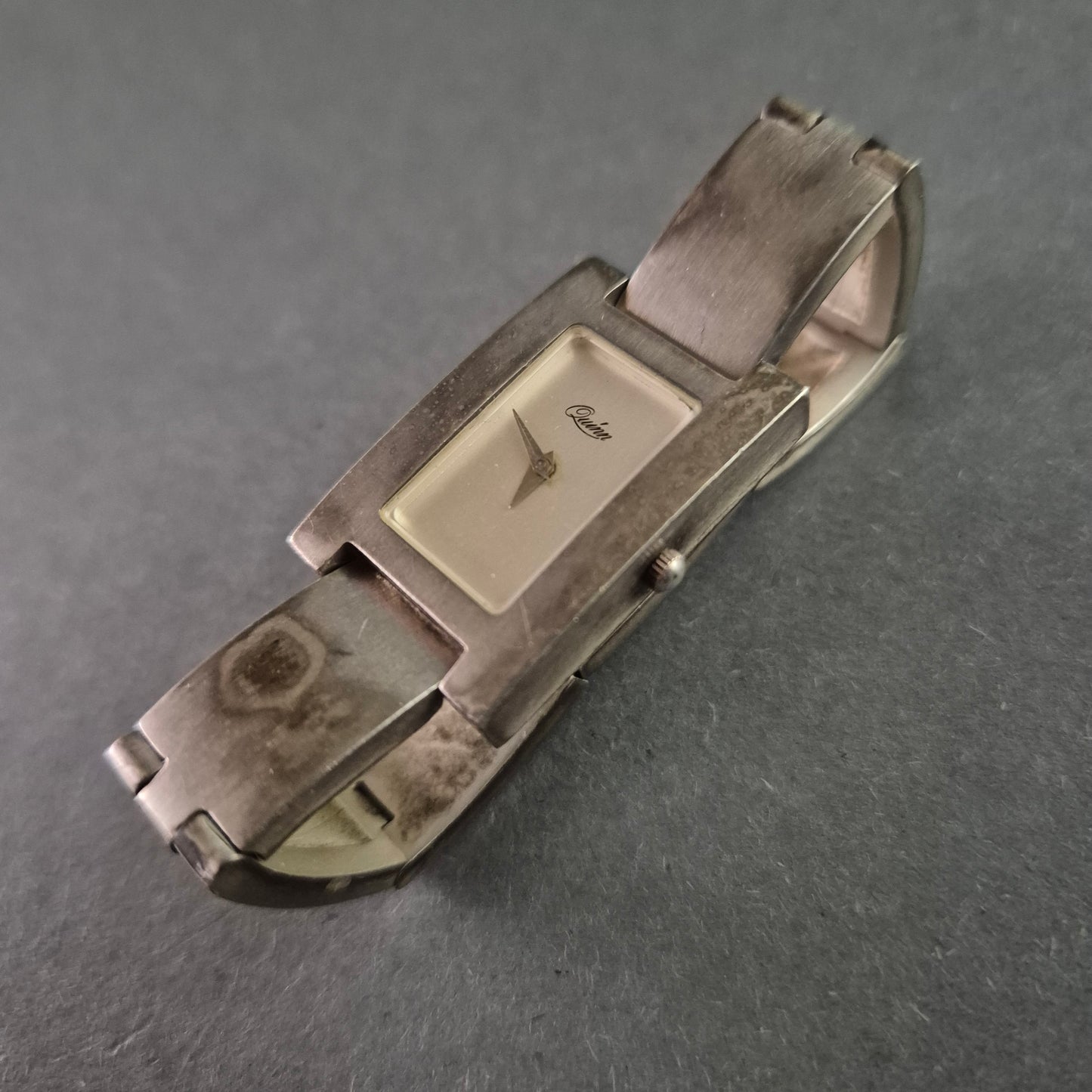 Elegante Quirin Damenarmbanduhr – Zeitloses Design mit Schweizer Uhrwerk