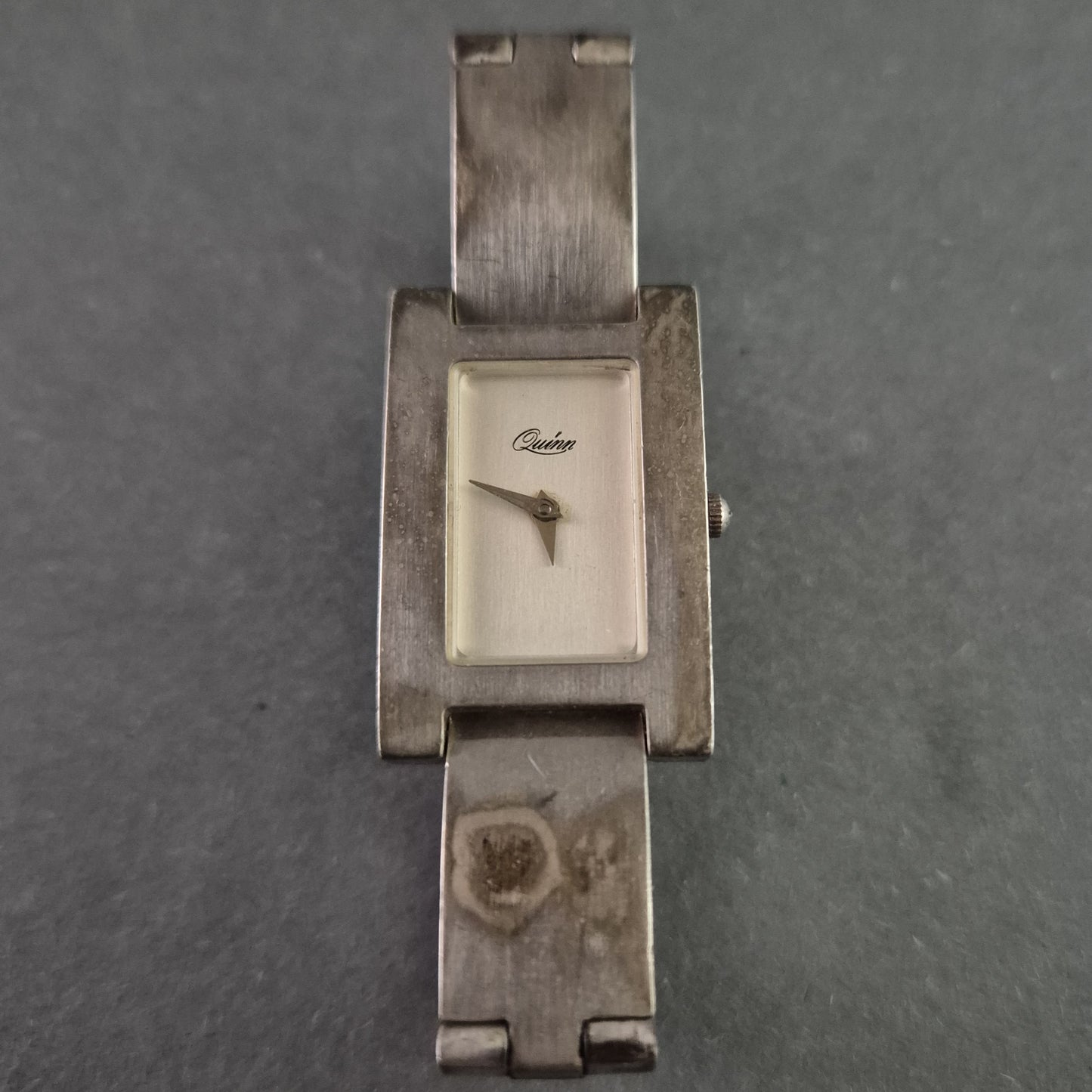 Elegante Quirin Damenarmbanduhr – Zeitloses Design mit Schweizer Uhrwerk