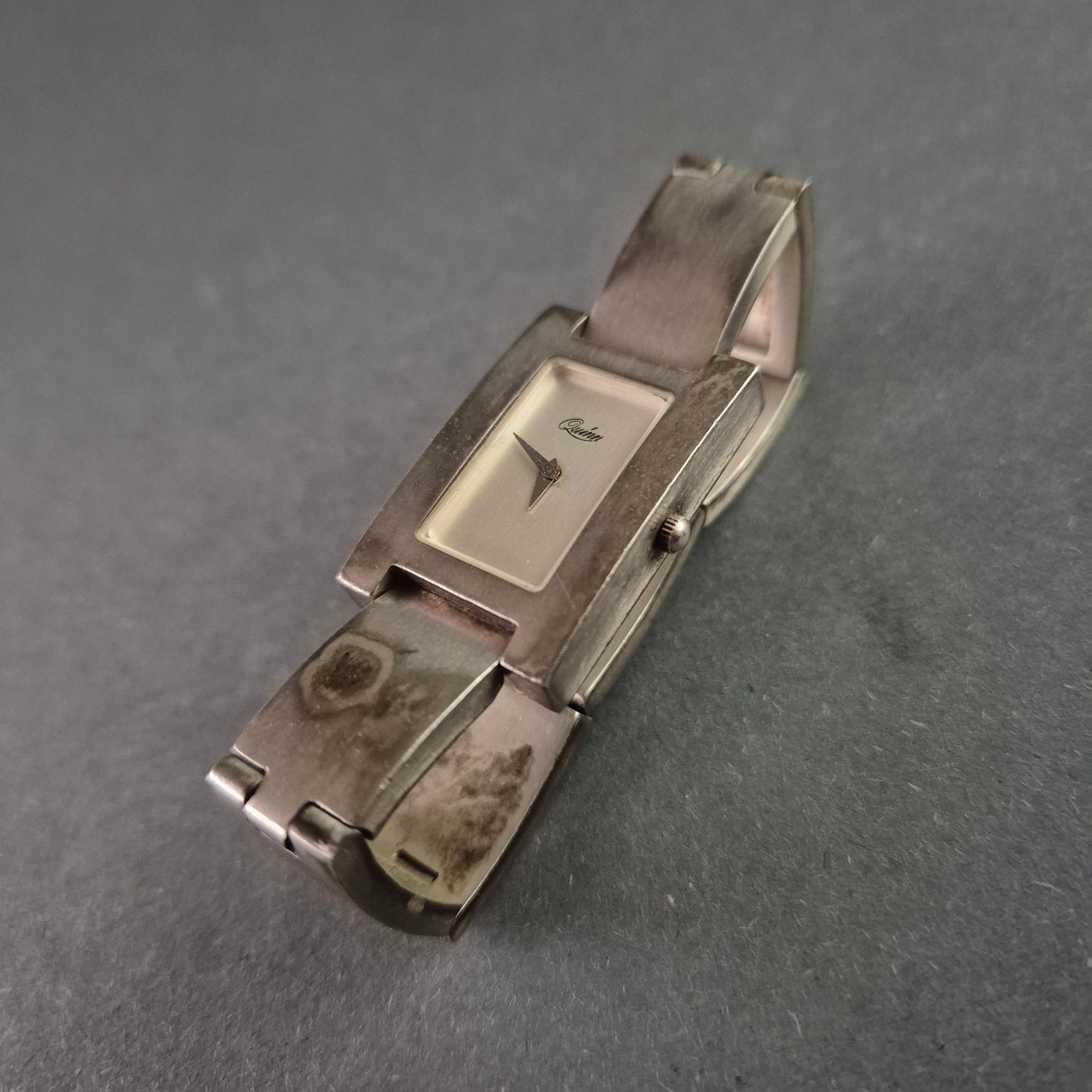 Elegante Quirin Damenarmbanduhr – Zeitloses Design mit Schweizer Uhrwerk