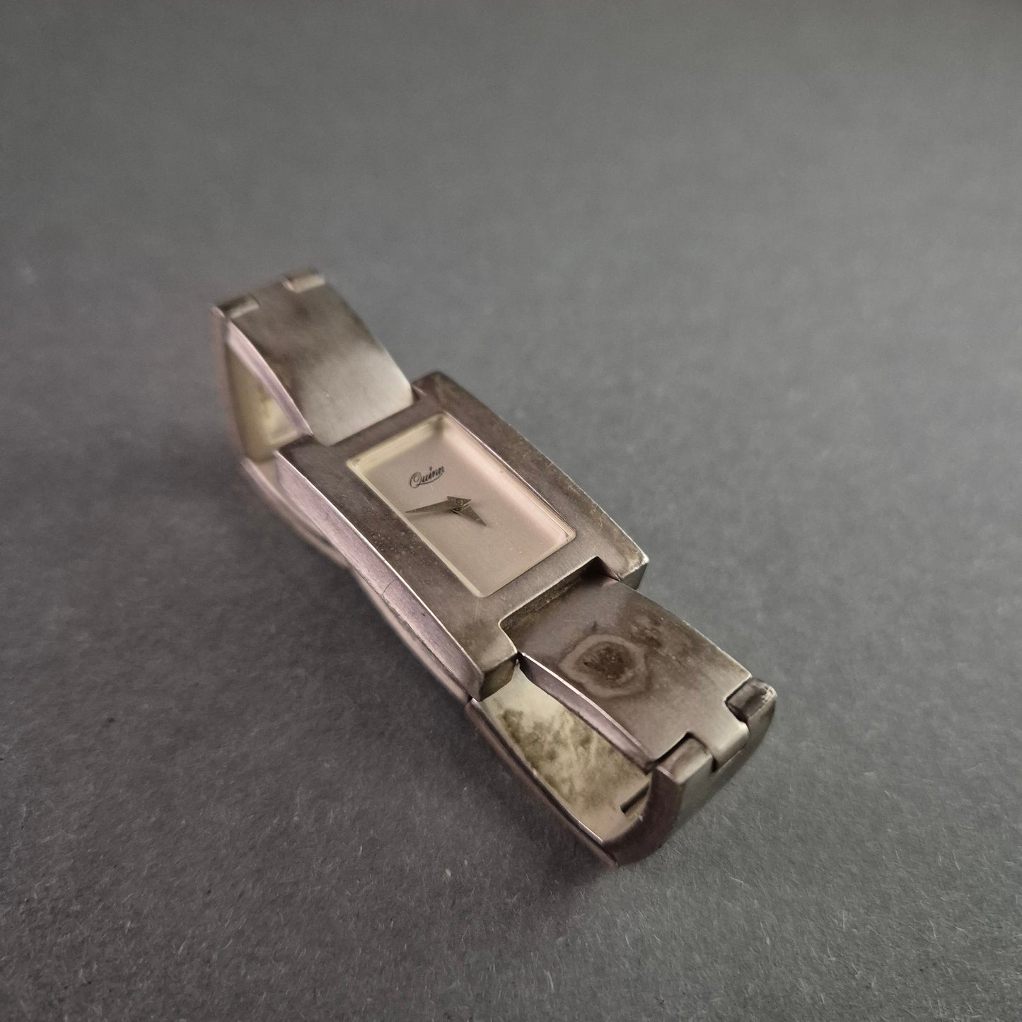 Elegante Quirin Damenarmbanduhr – Zeitloses Design mit Schweizer Uhrwerk