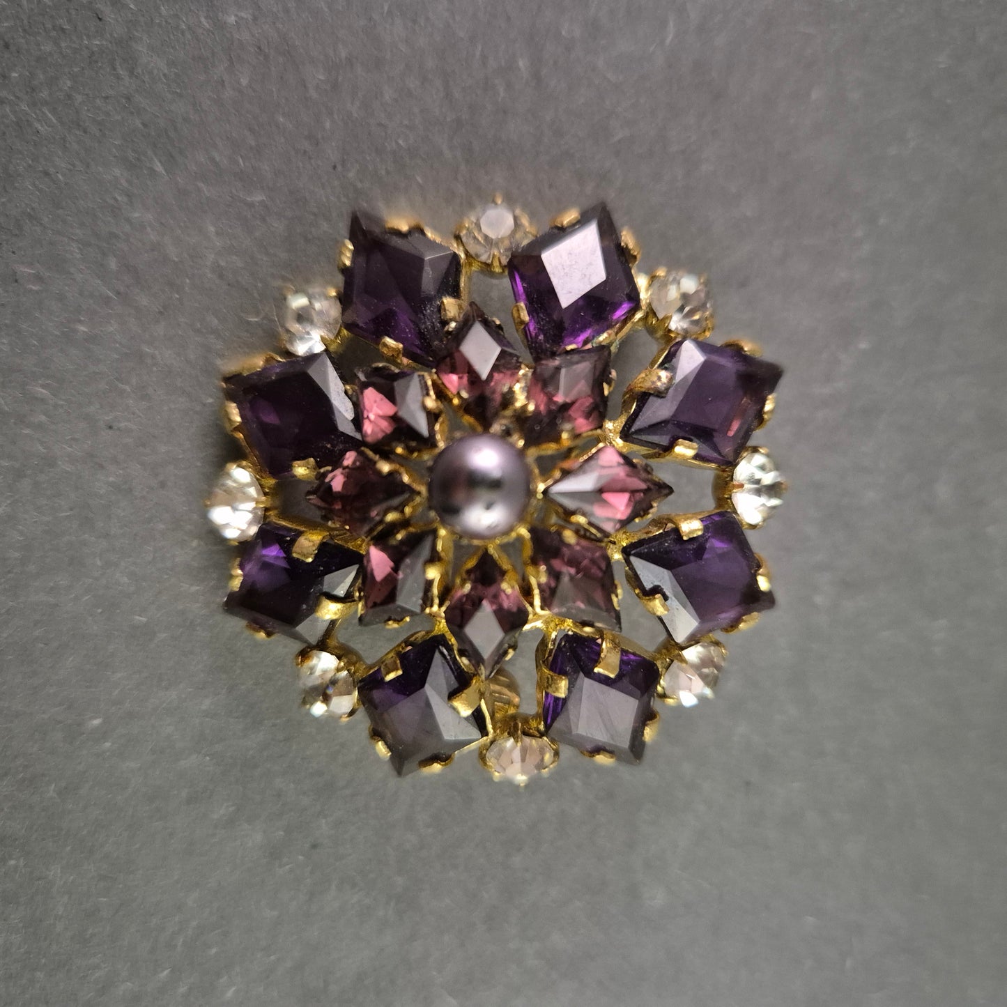 Antike Brosche mit Amethyst und Perle – Historischer Charme