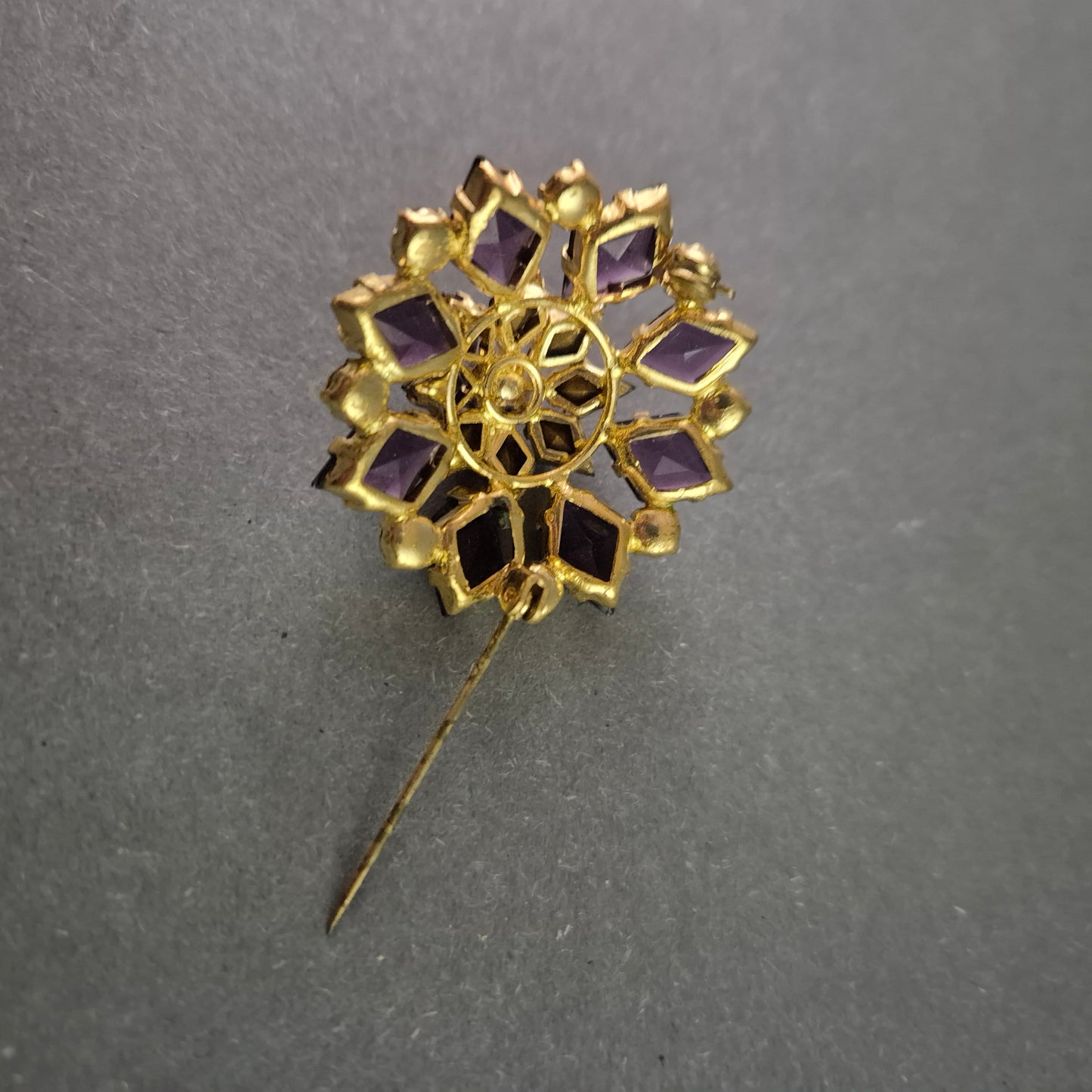 Antike Brosche mit Amethyst und Perle – Historischer Charme