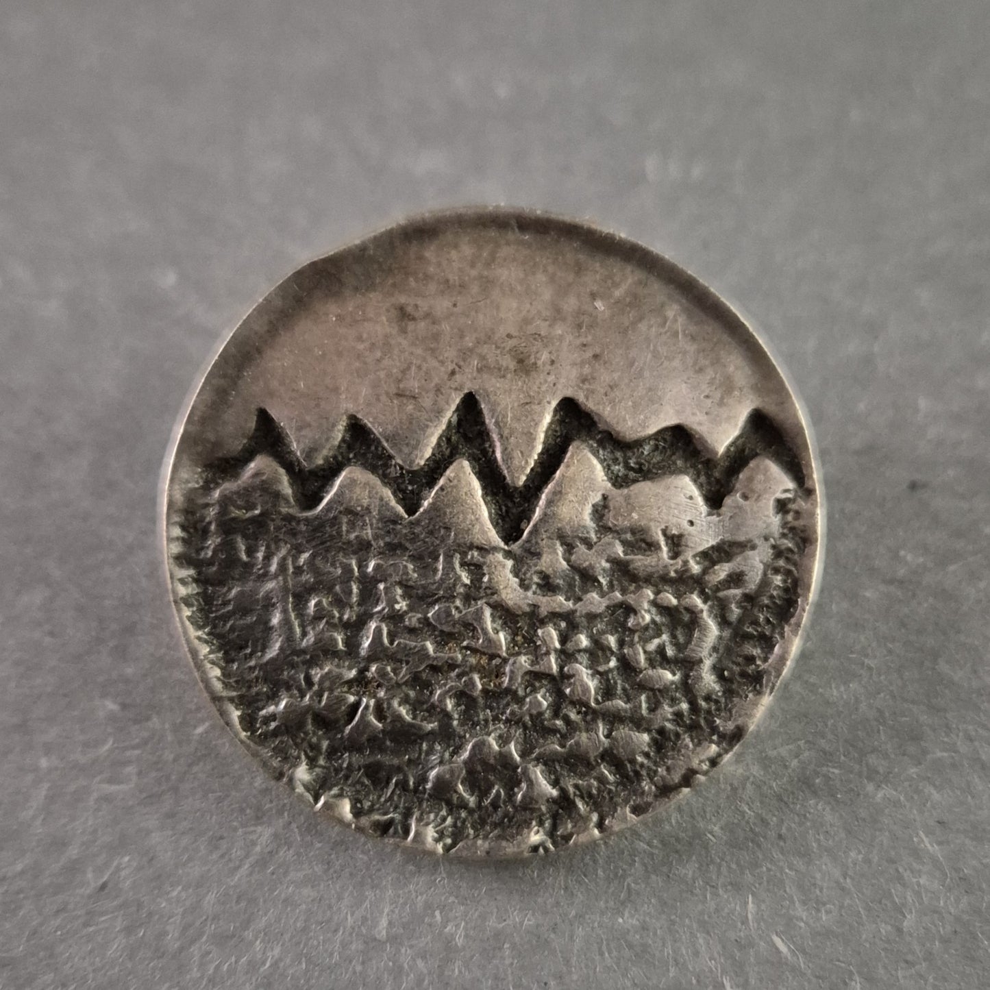 Handgefertigter 925er Silberring – Rustikales Bergmotiv