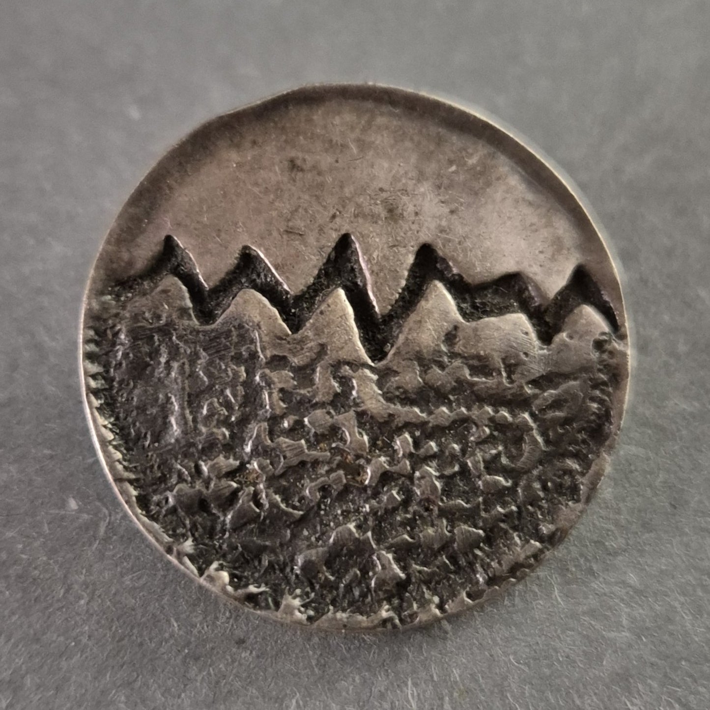 Handgefertigter 925er Silberring – Rustikales Bergmotiv