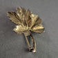 Antike Silberbrosche in Blattform – Fein detailliertes Naturdesign