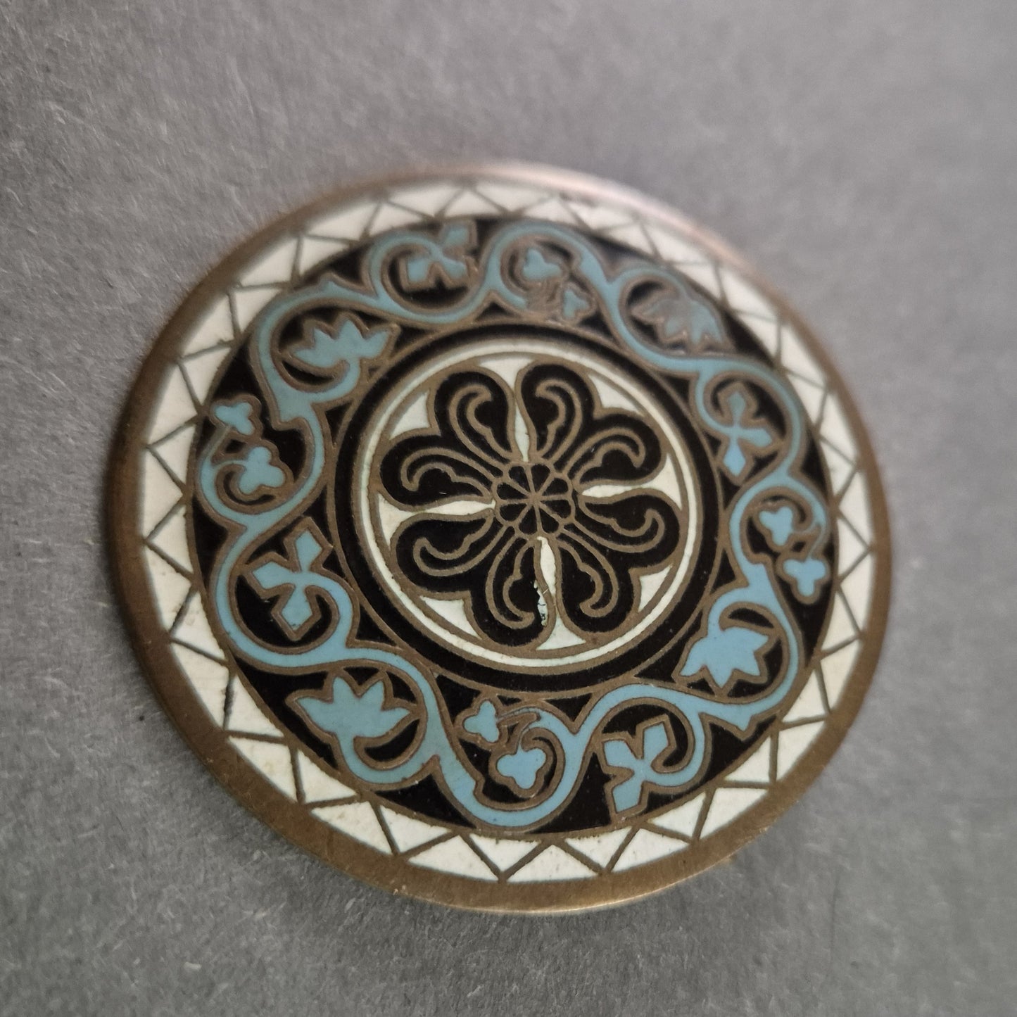 Antike Cloisonné-Brosche – Orientalisches Emaille-Design