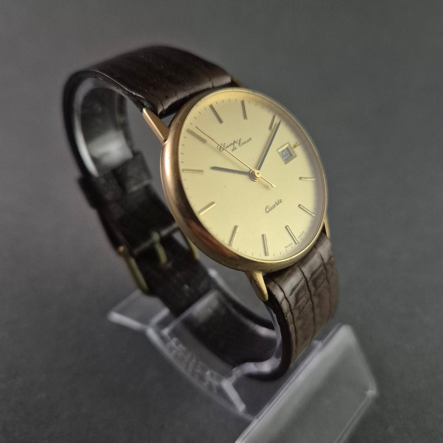 Edle Champ de Coeur Herrenarmbanduhr – 8K Goldgehäuse mit zeitlosem Design