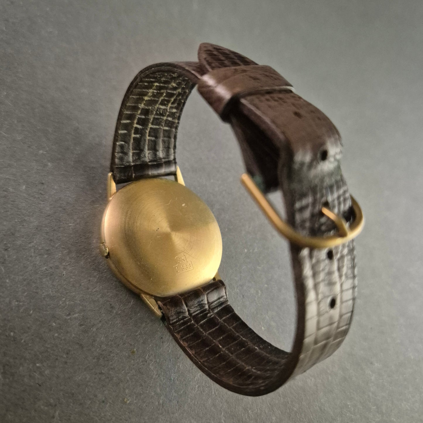 Edle Champ de Coeur Herrenarmbanduhr – 8K Goldgehäuse mit zeitlosem Design