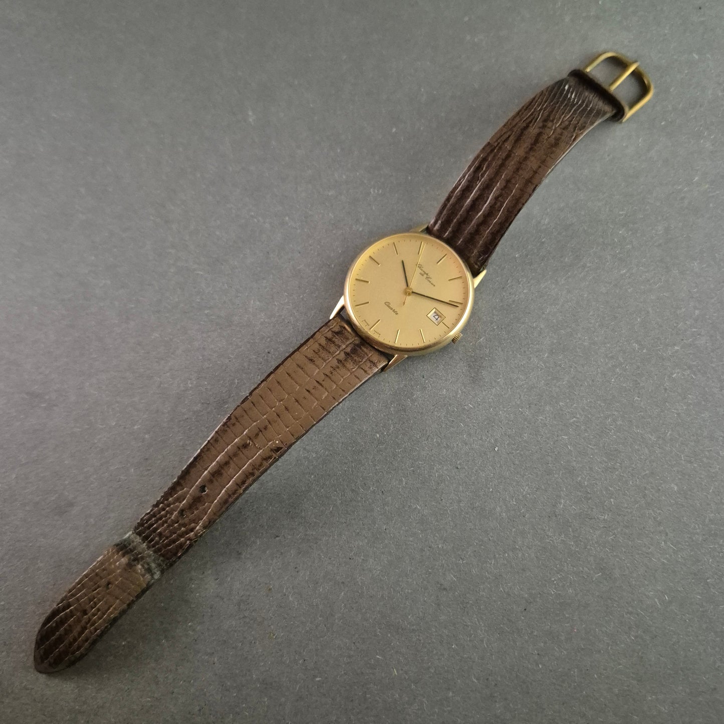Edle Champ de Coeur Herrenarmbanduhr – 8K Goldgehäuse mit zeitlosem Design