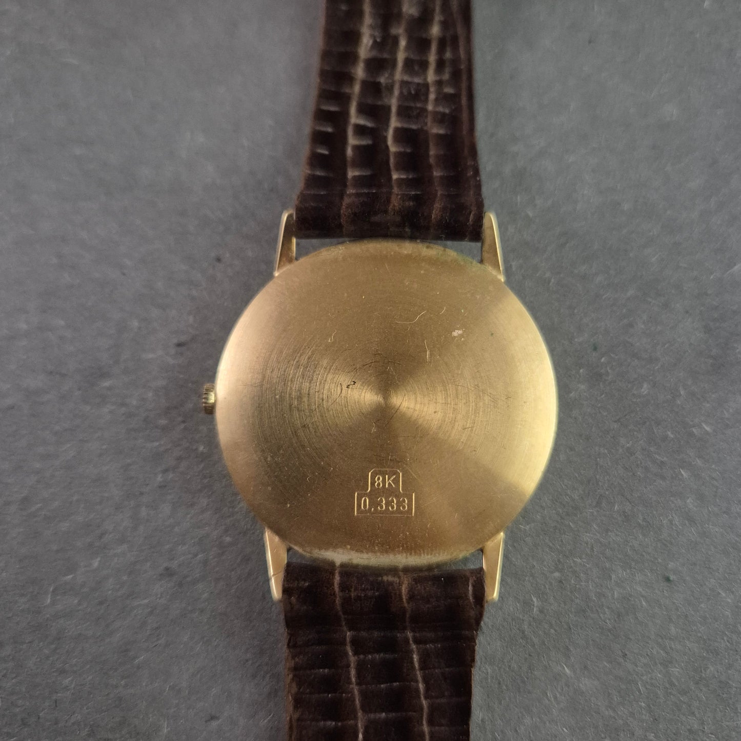 Edle Champ de Coeur Herrenarmbanduhr – 8K Goldgehäuse mit zeitlosem Design